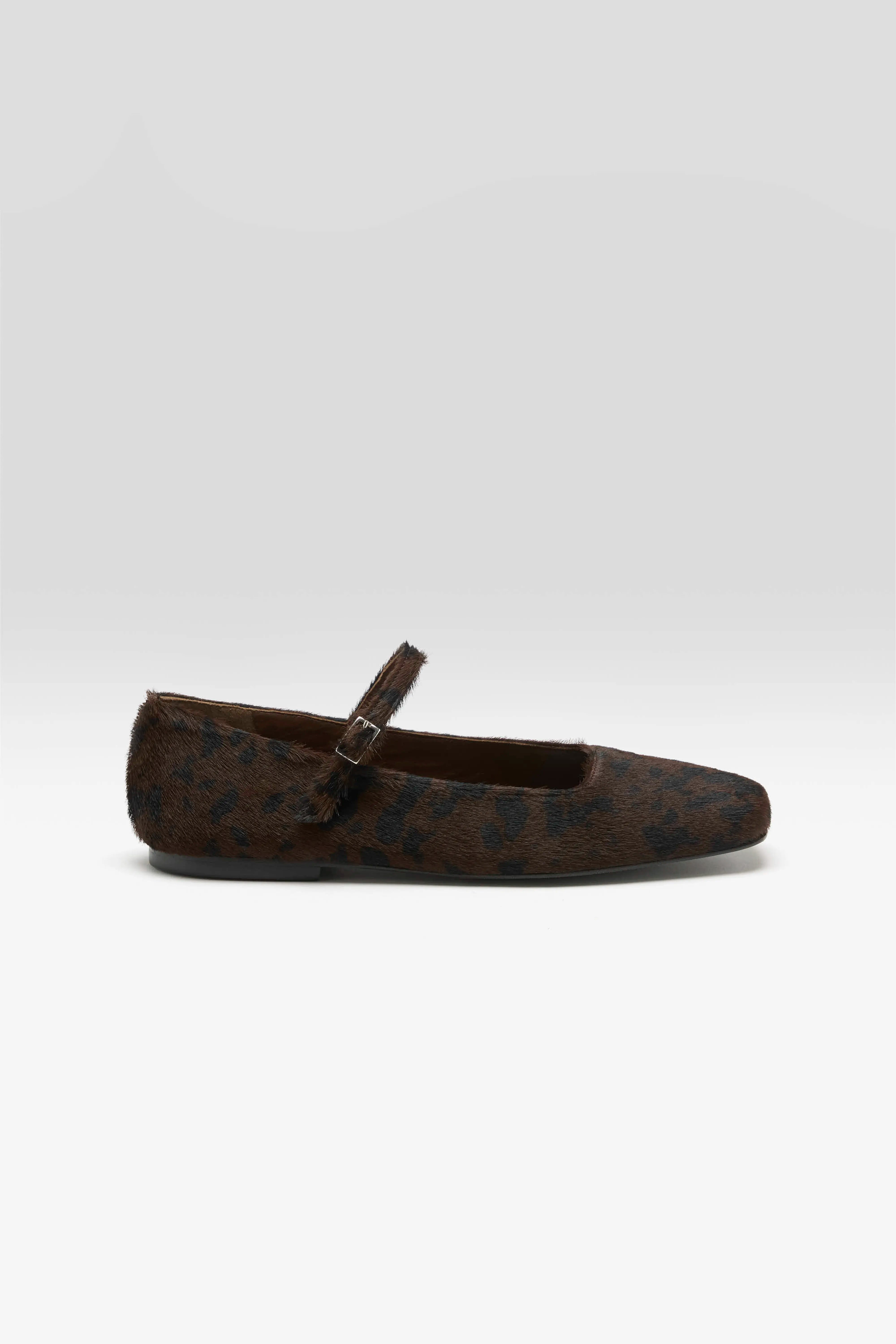 Julieta Mary Janes (262 / W / BROWN)