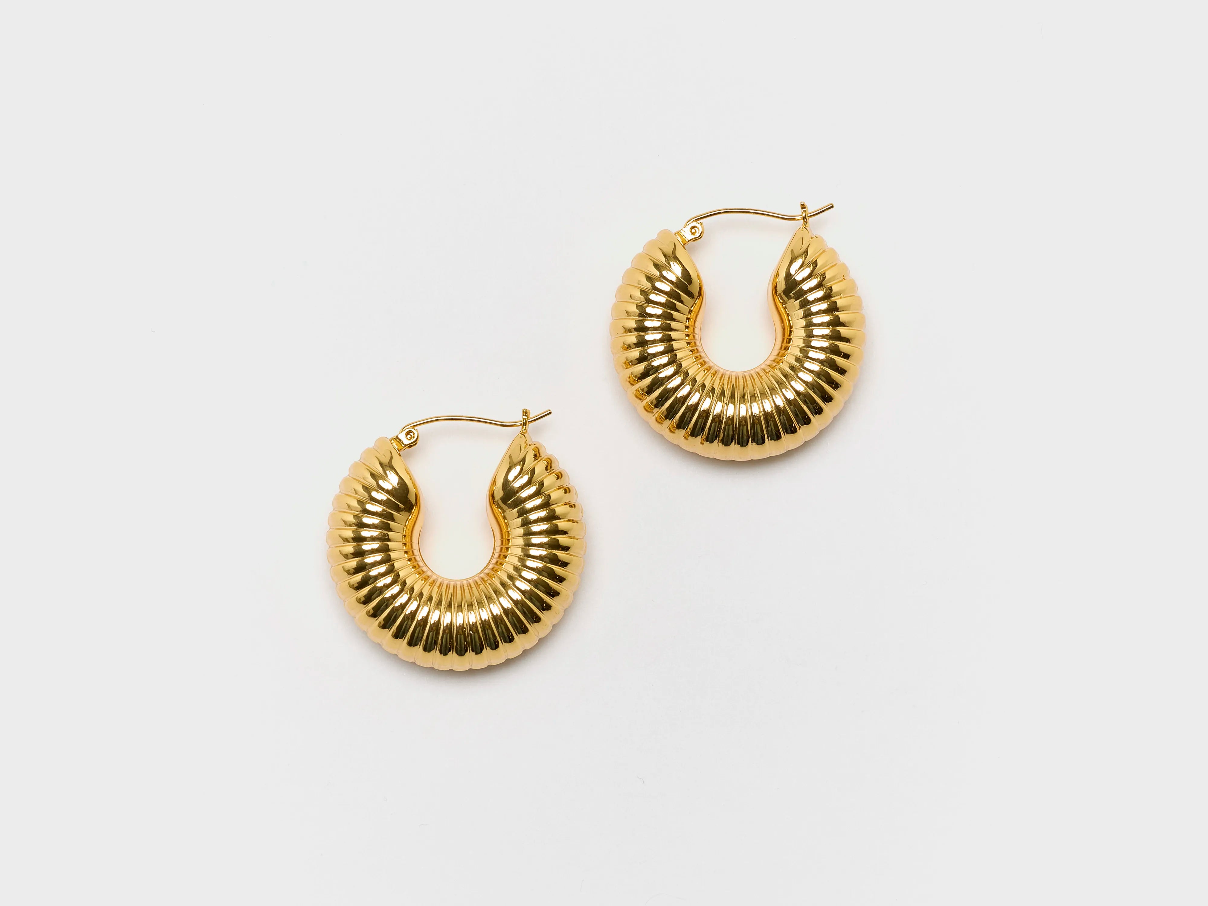 Ripple Hoop Earrings  (252 / W / GOLD)