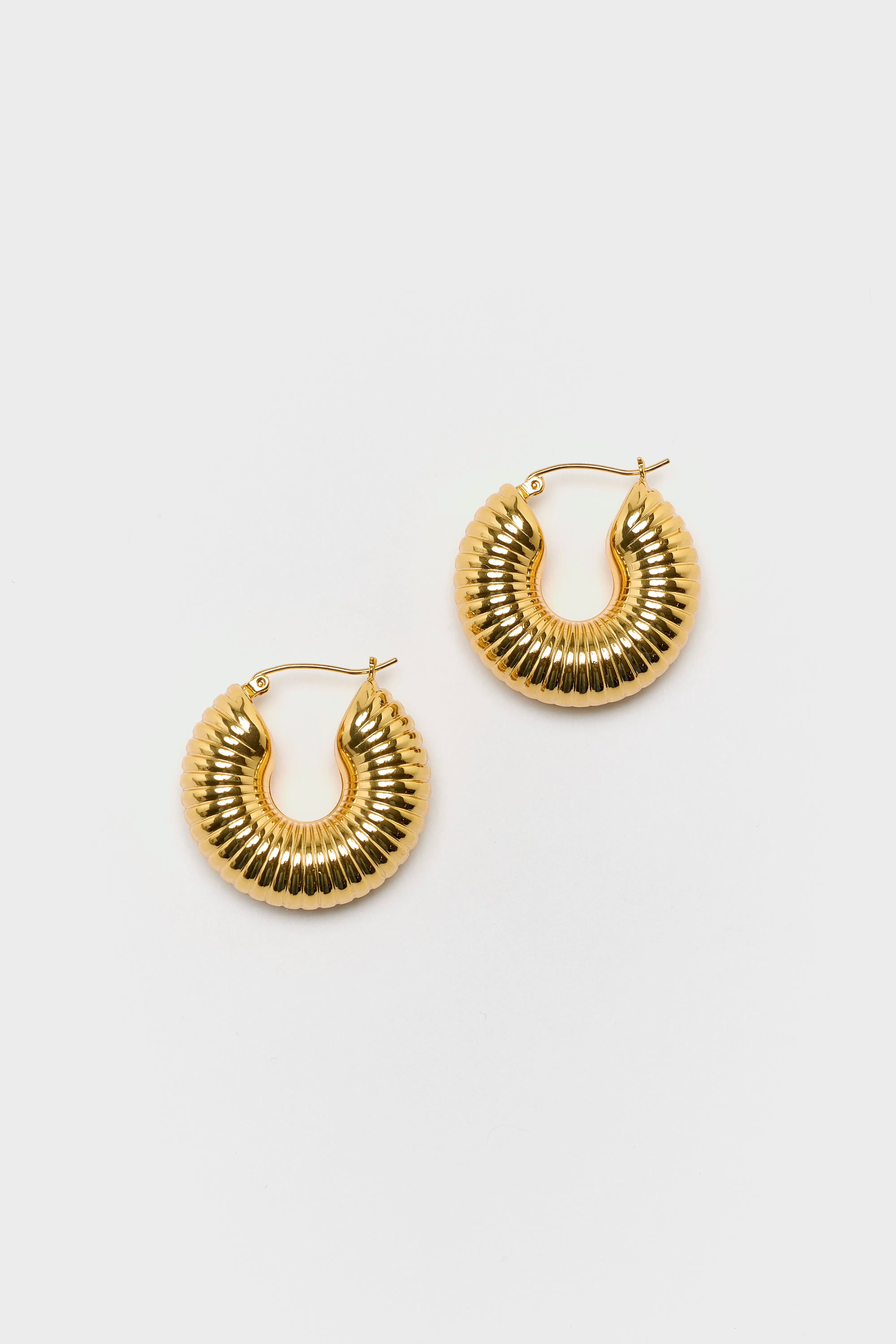 Ripple Hoop Earrings  (252 / W / GOLD)