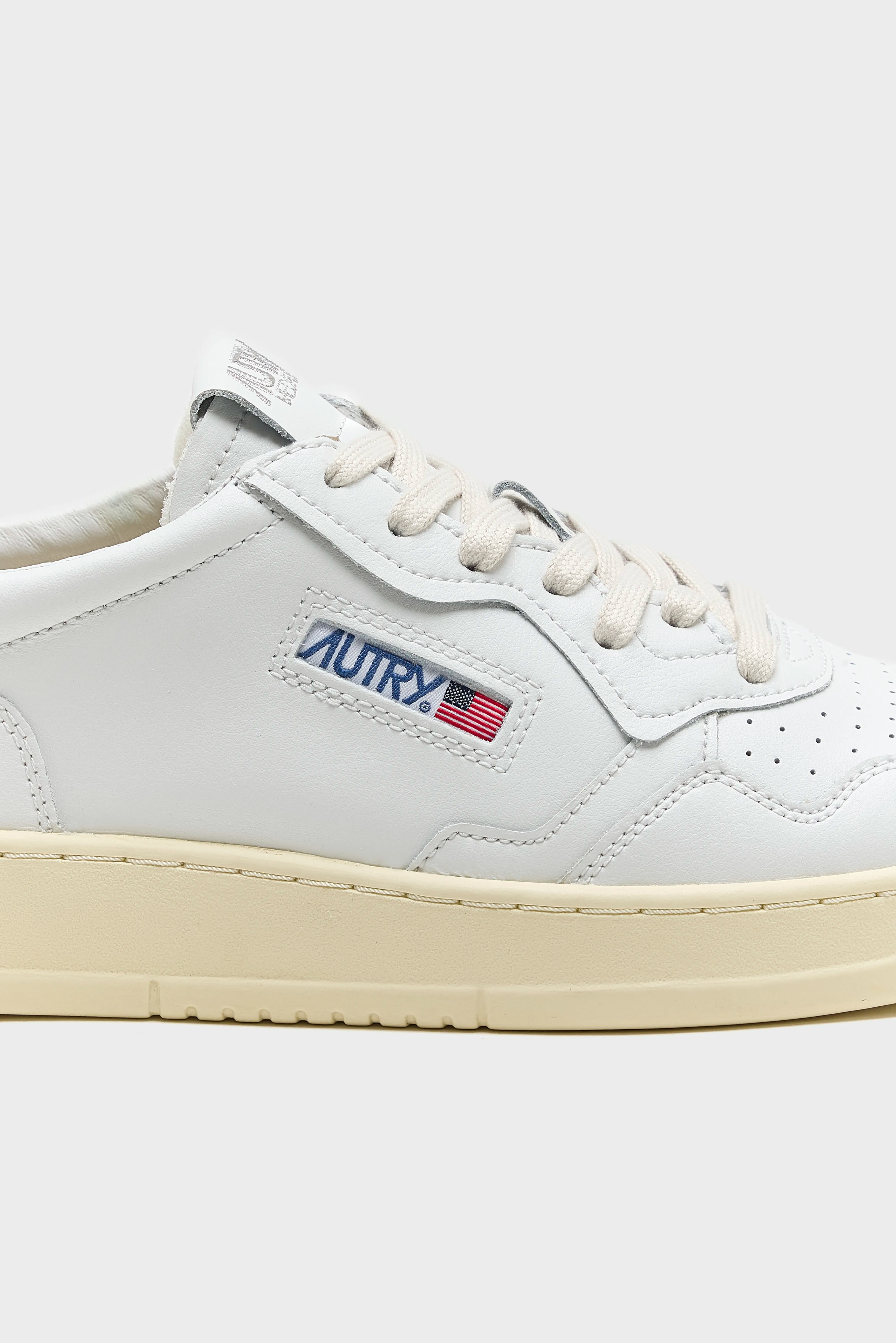 Medalist Low for Men (242 / M / WHITE)