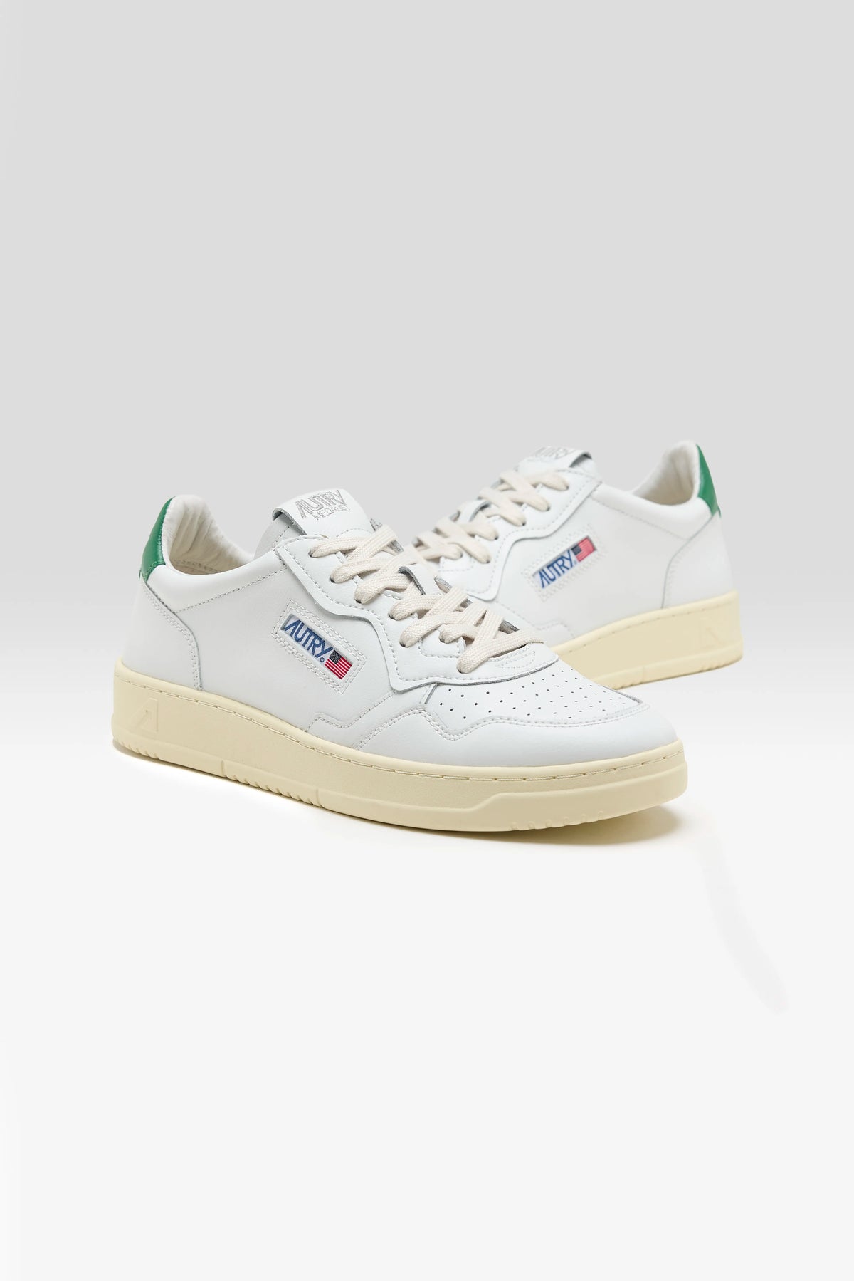 Medalist Low for Men (242 / M / WHITE)