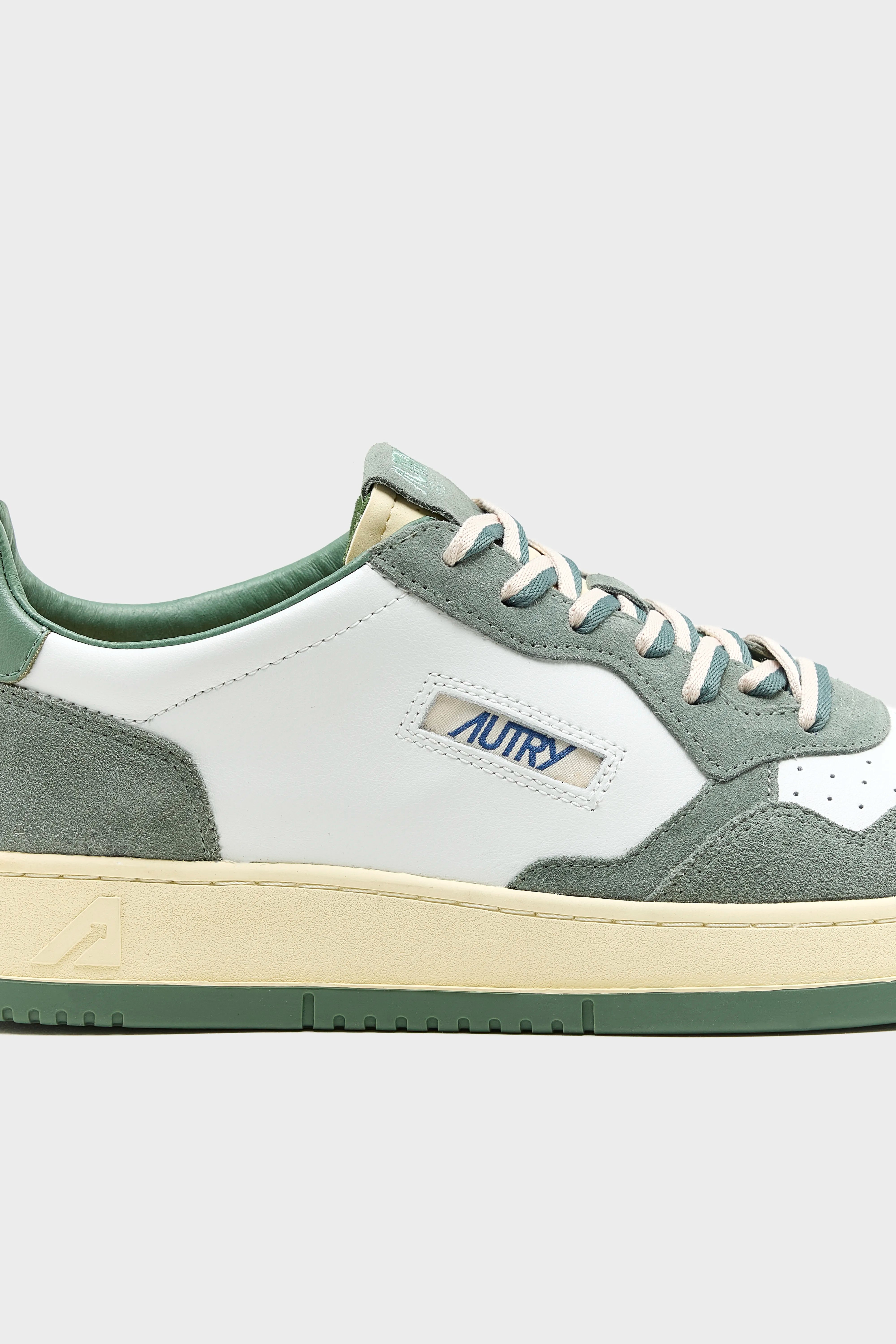 Medalist Low for Men (261 / M / GREEN STONE)