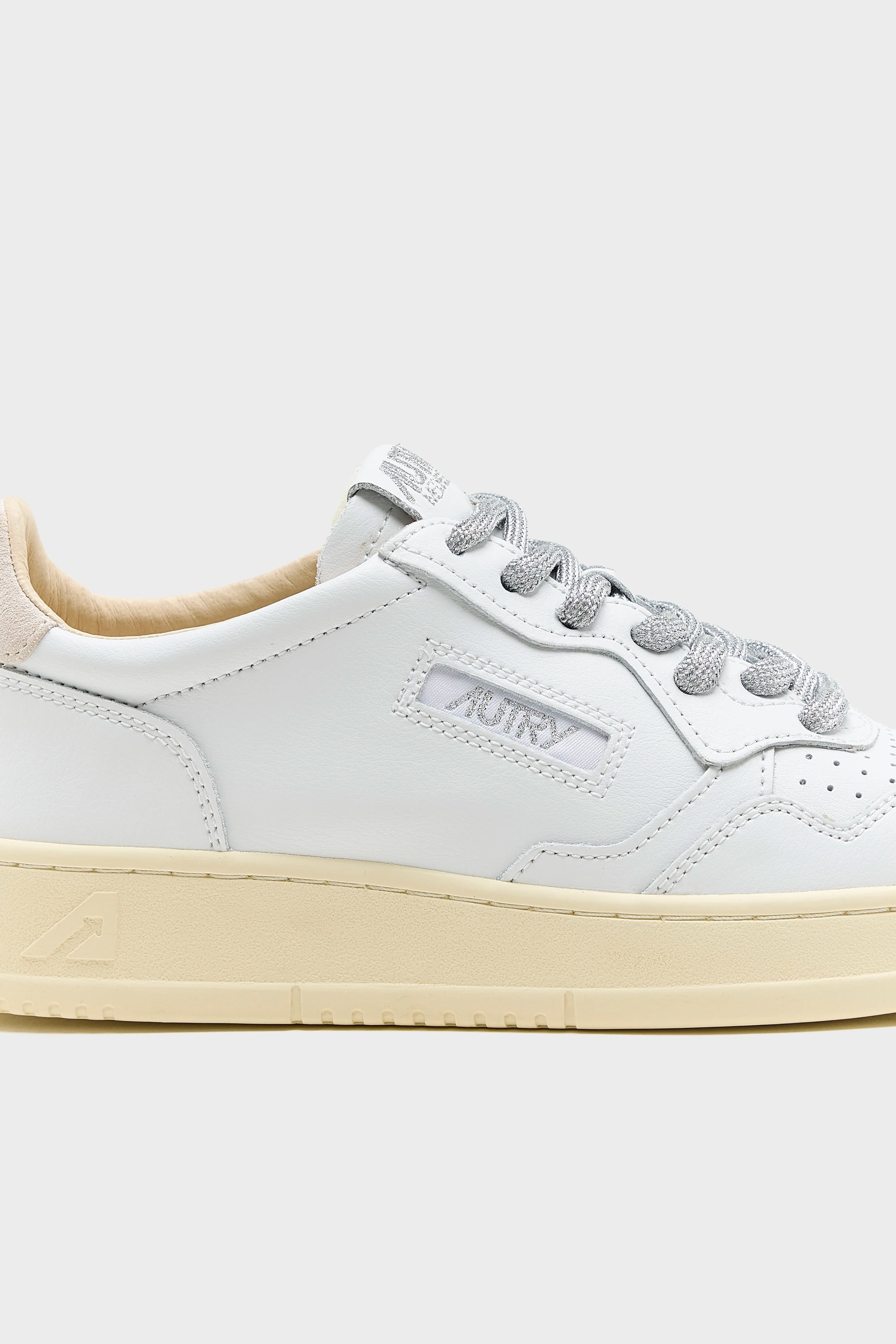 Medalist Low for Women (261 / W / SILVER)