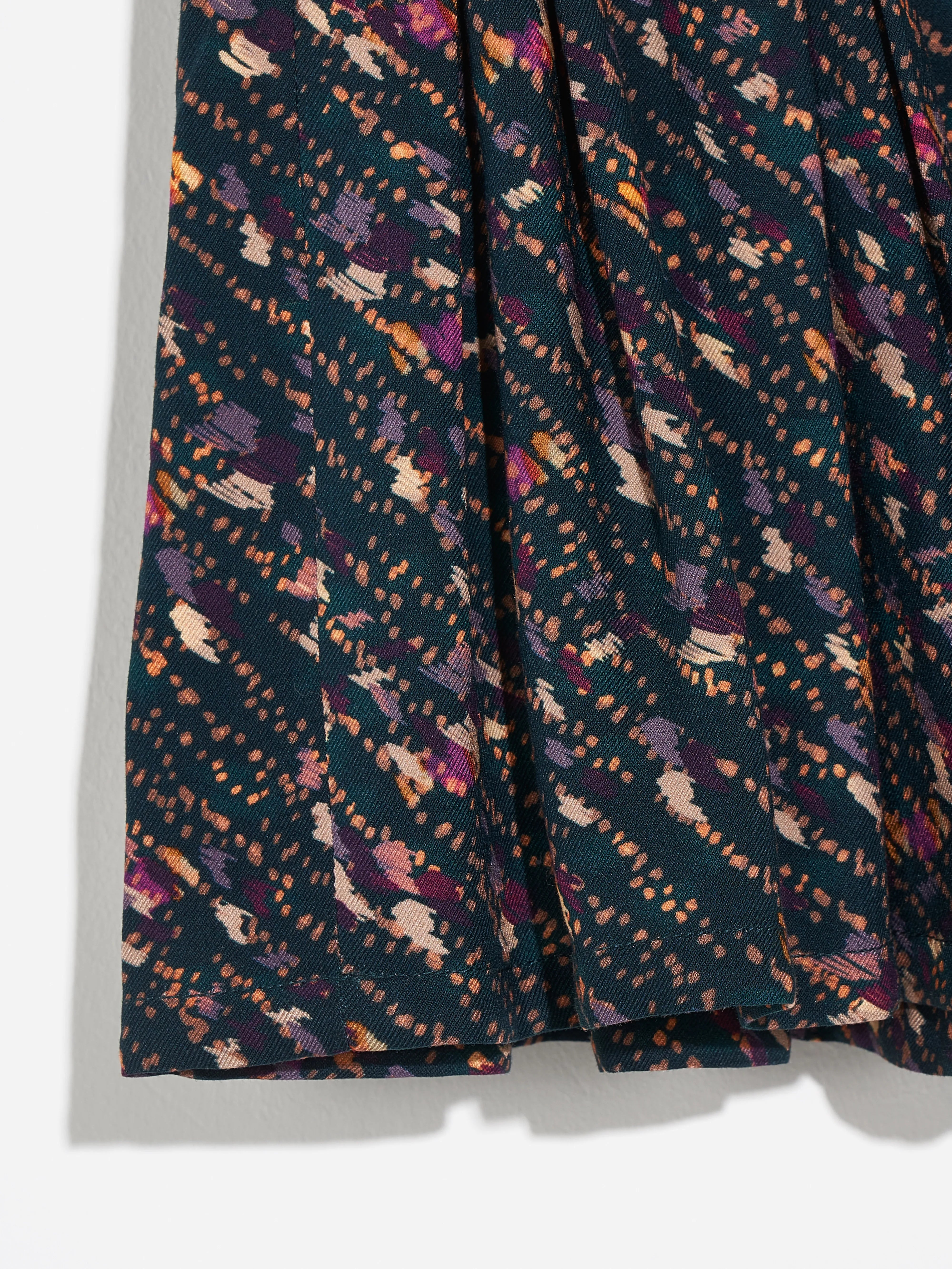 Aka Skirt (232 / G / DISPLAY B)