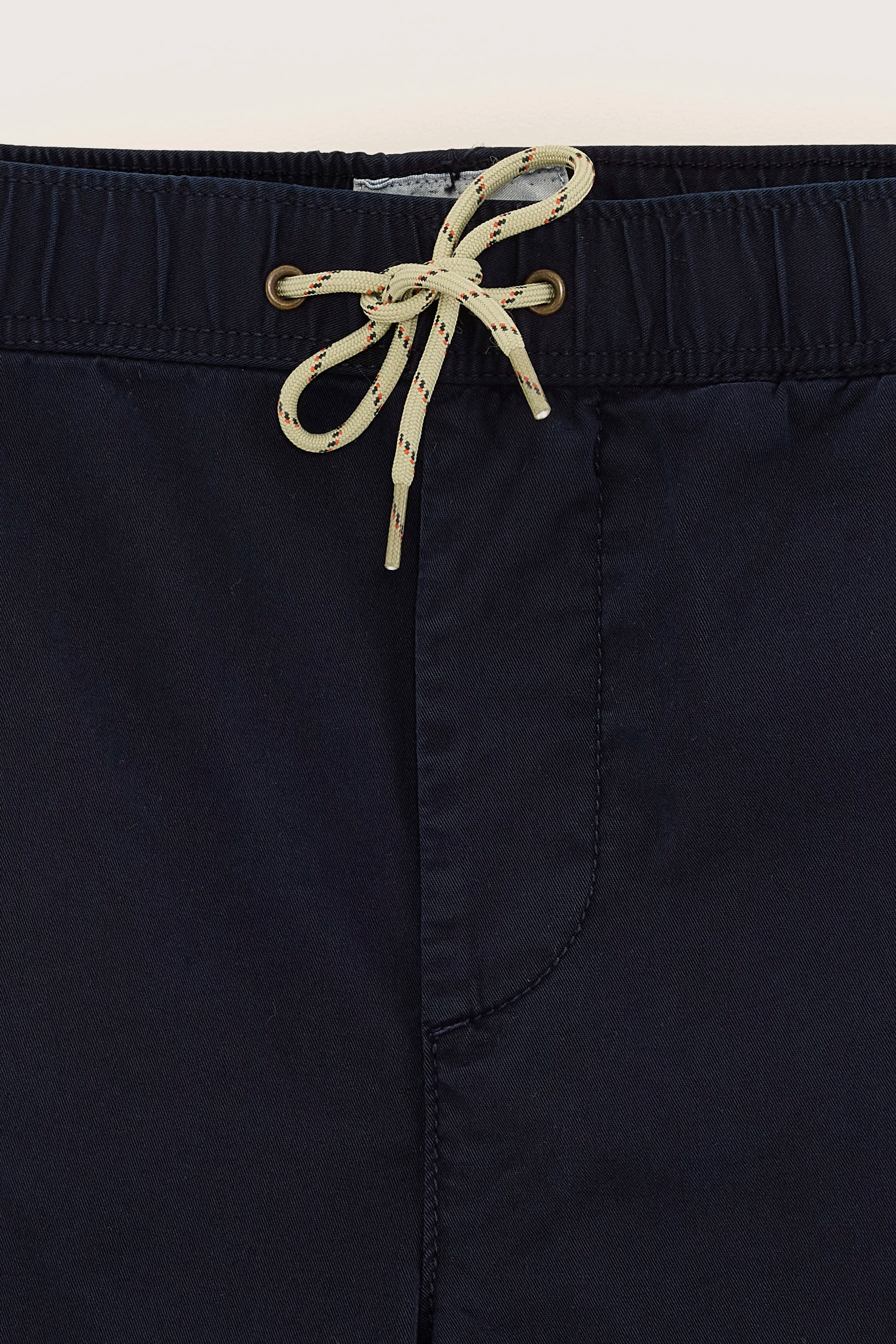 Pharel tapered trousers (242 / B / CAPTAIN)