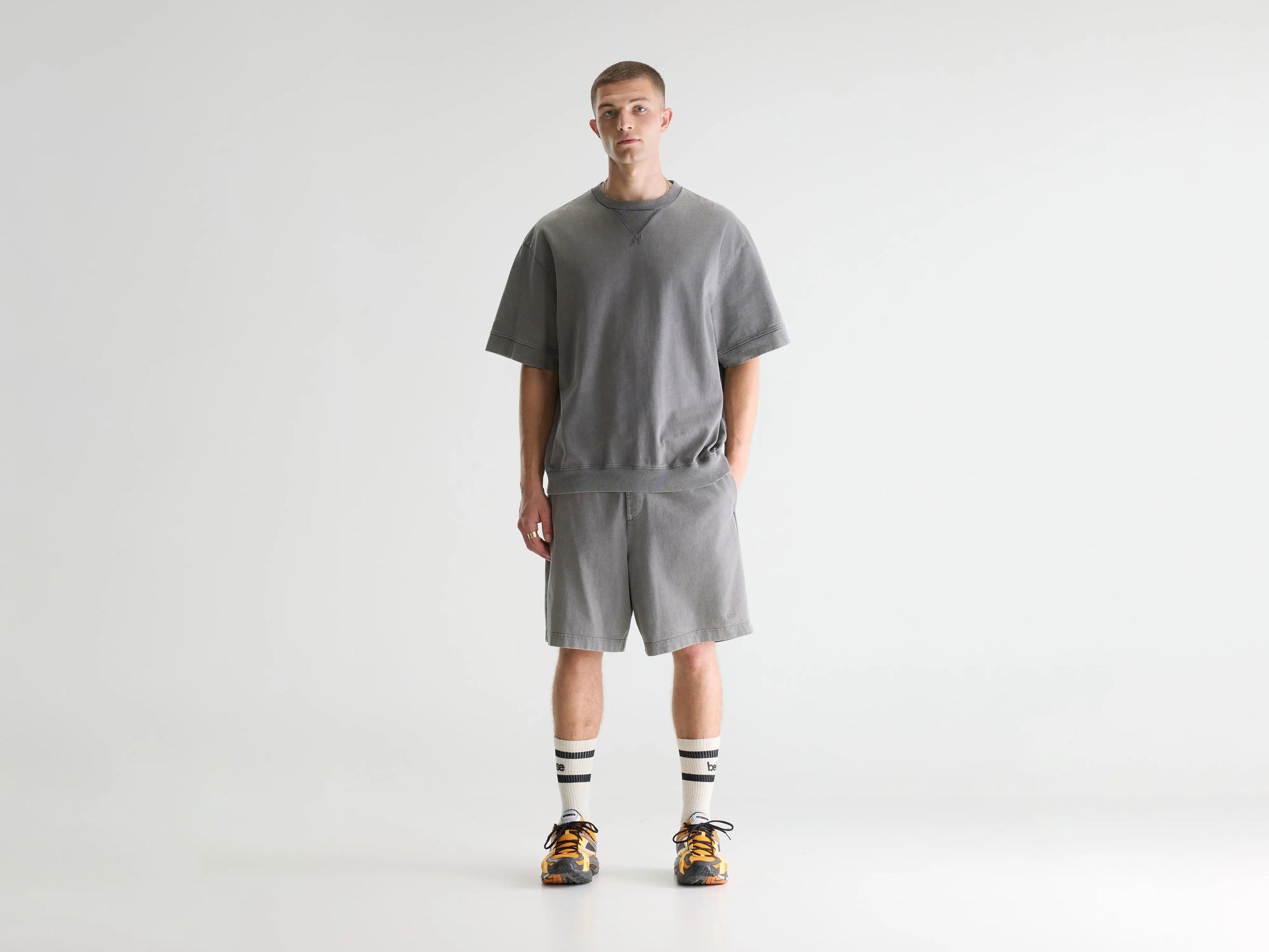 OJOS オホス Micro Wool Shorts / Greyシズニルック Wide-leg grey shorts for men | Bellerose