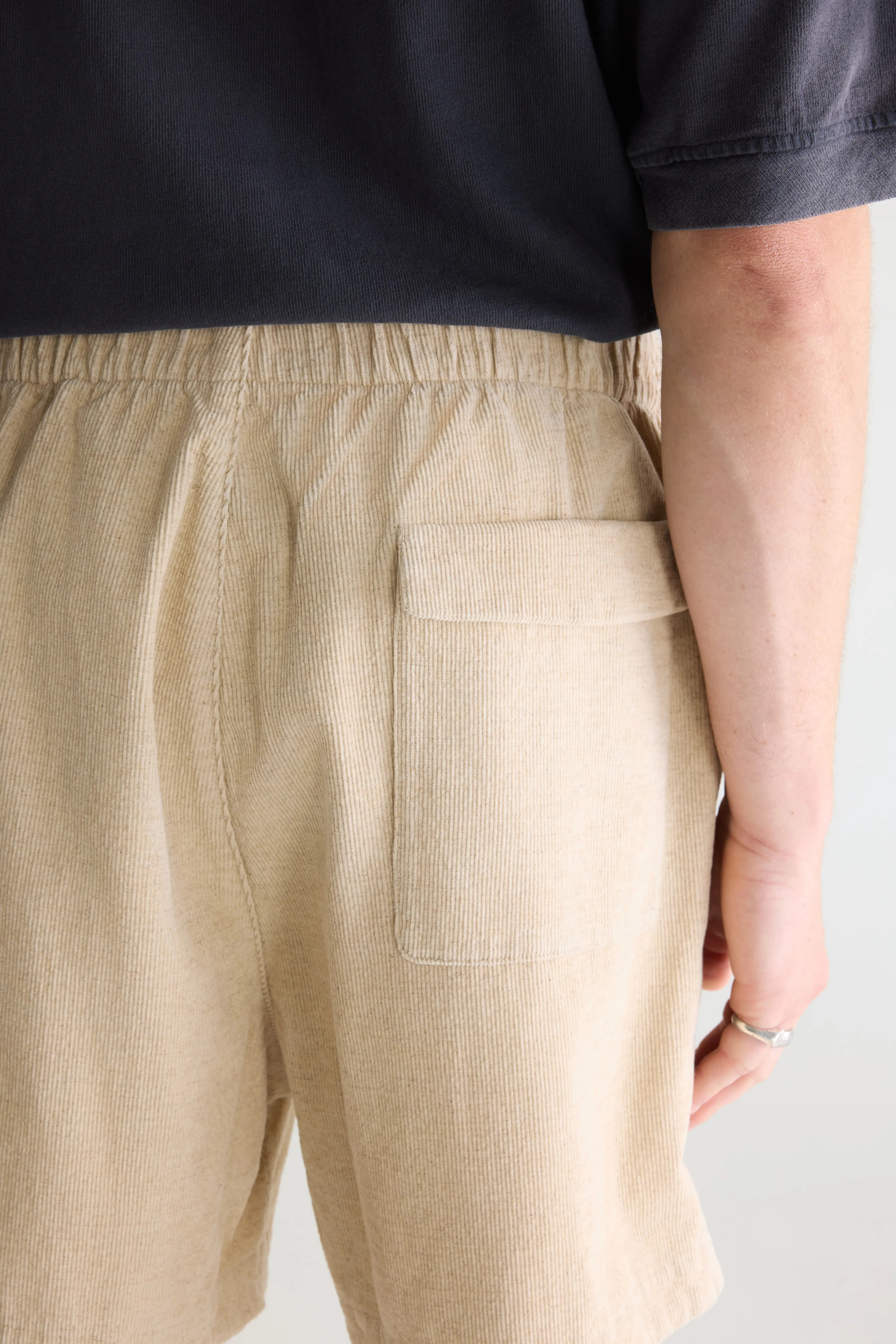 Short ample Jug (261 / M / CALCAIRE)