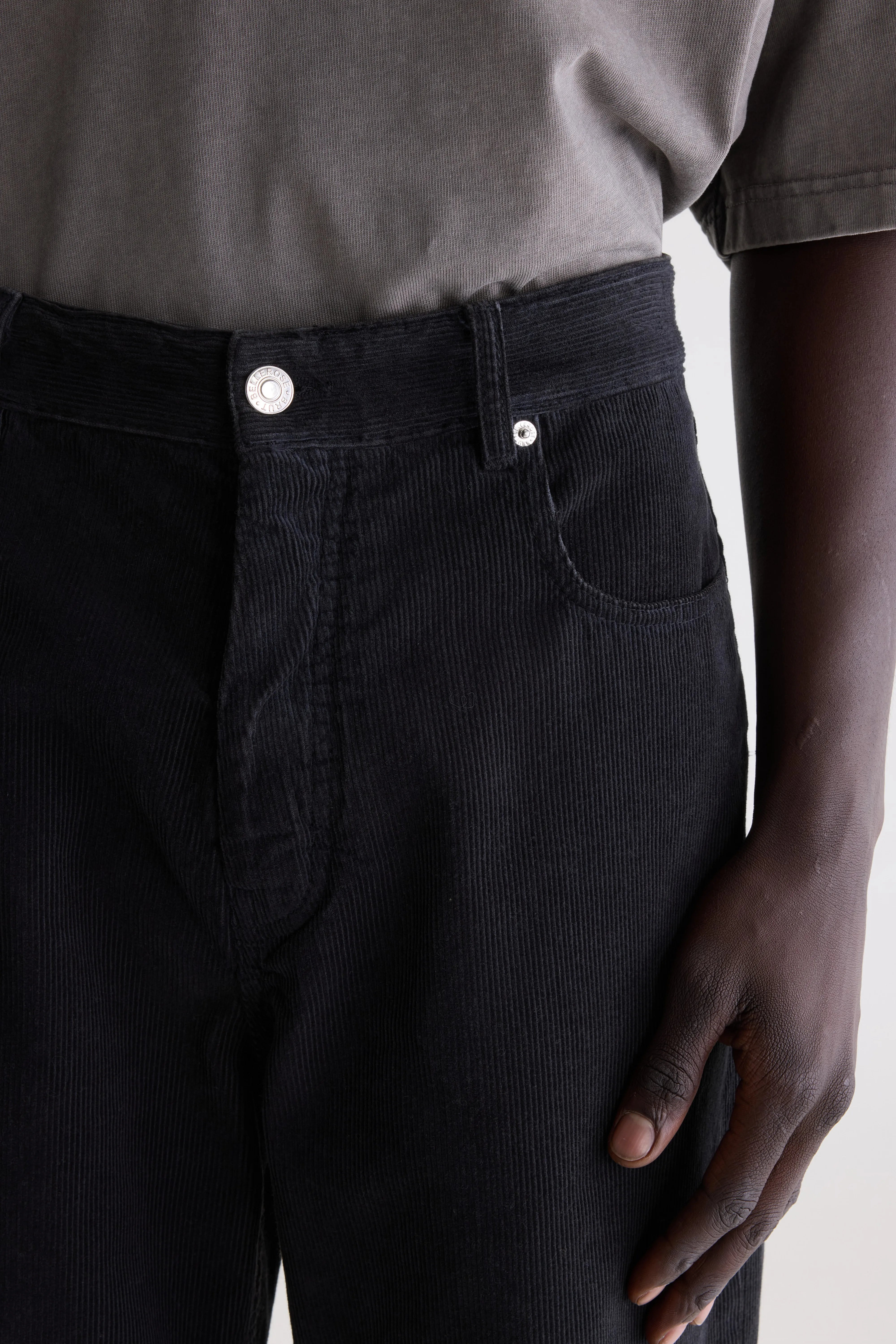 Point relaxed trousers (262 / M / BLACK BLUE)