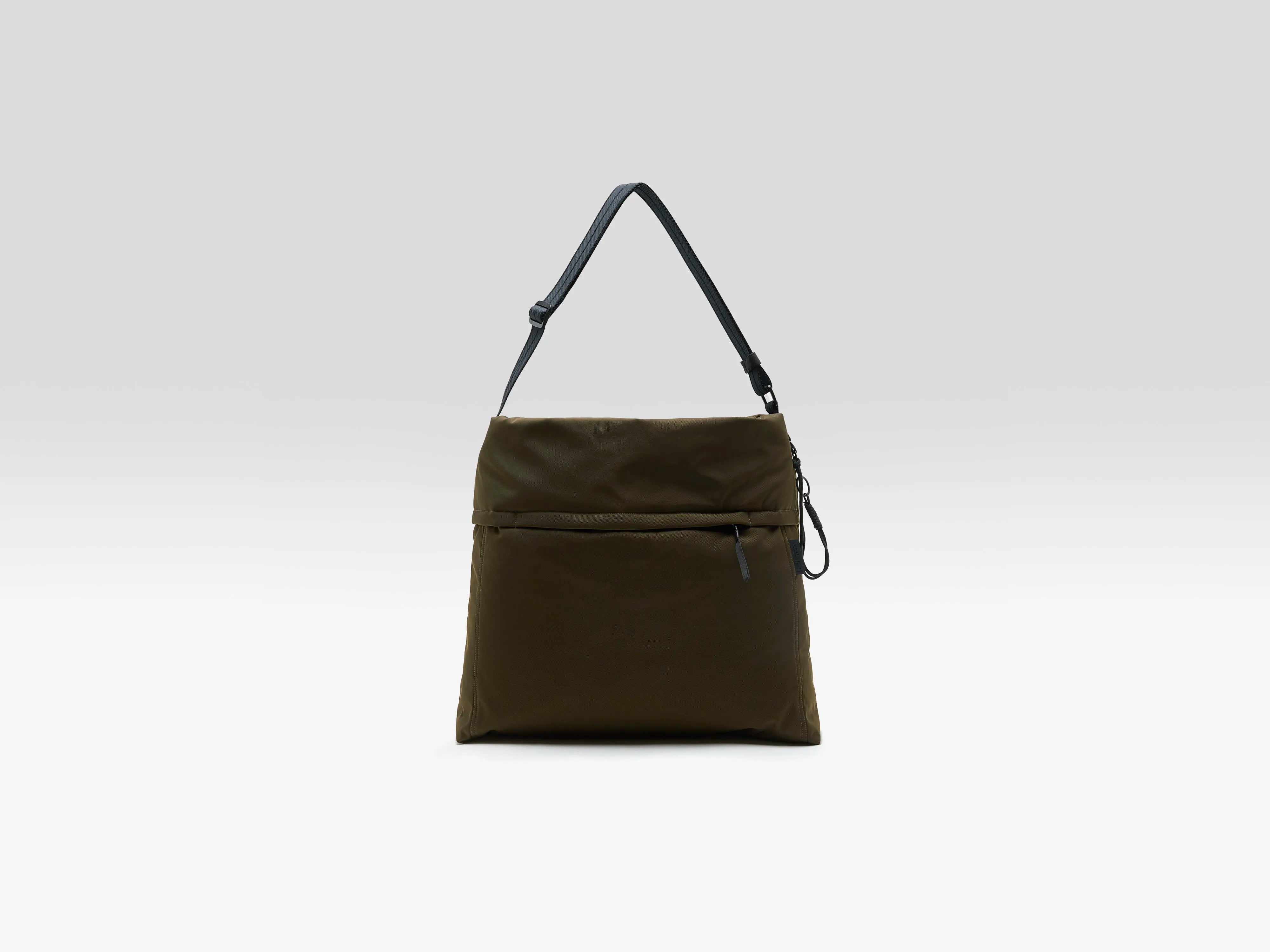 Hendem shoulder bag (262 / M / CARBONE)