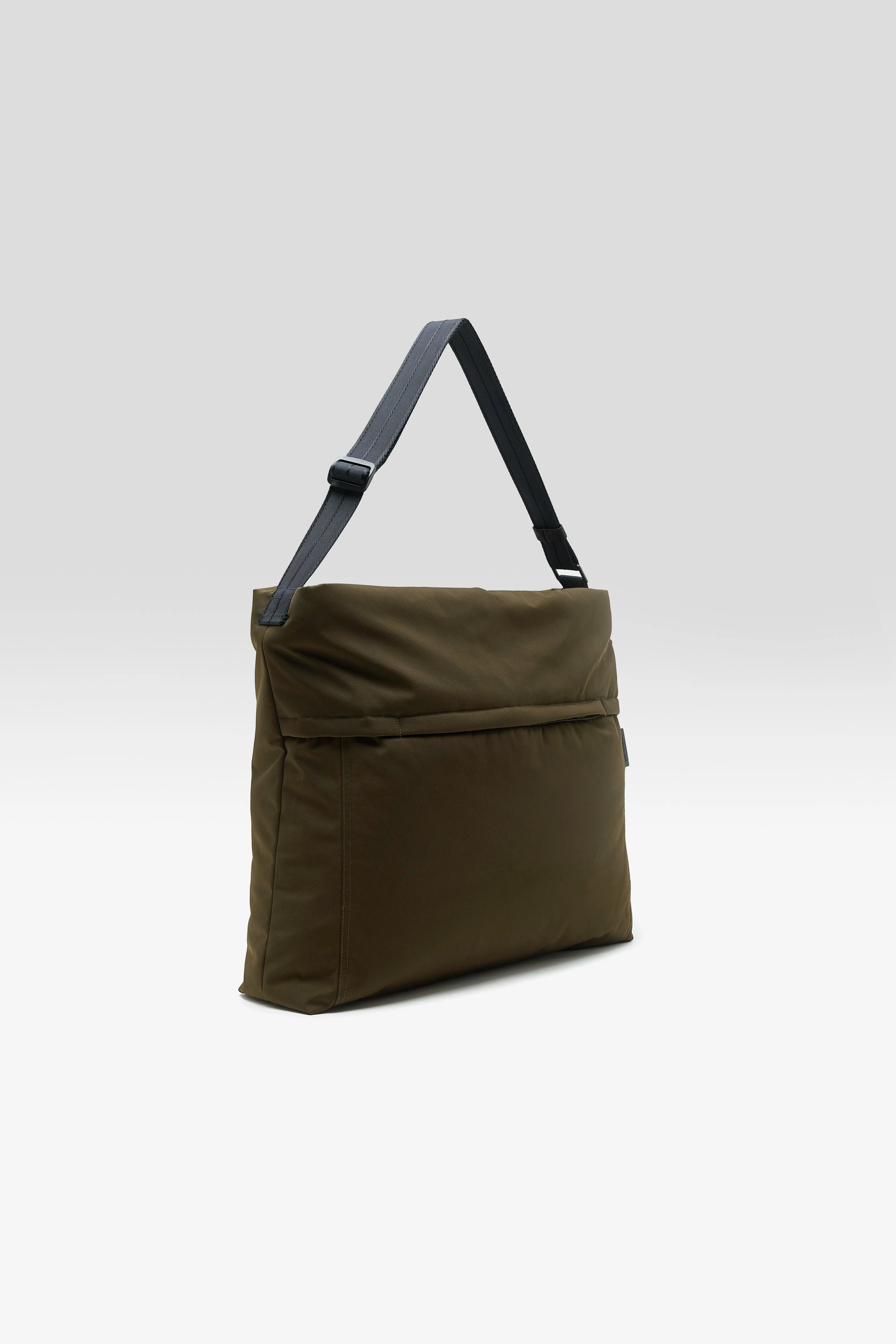 Hendem shoulder bag (262 / M / CARBONE)