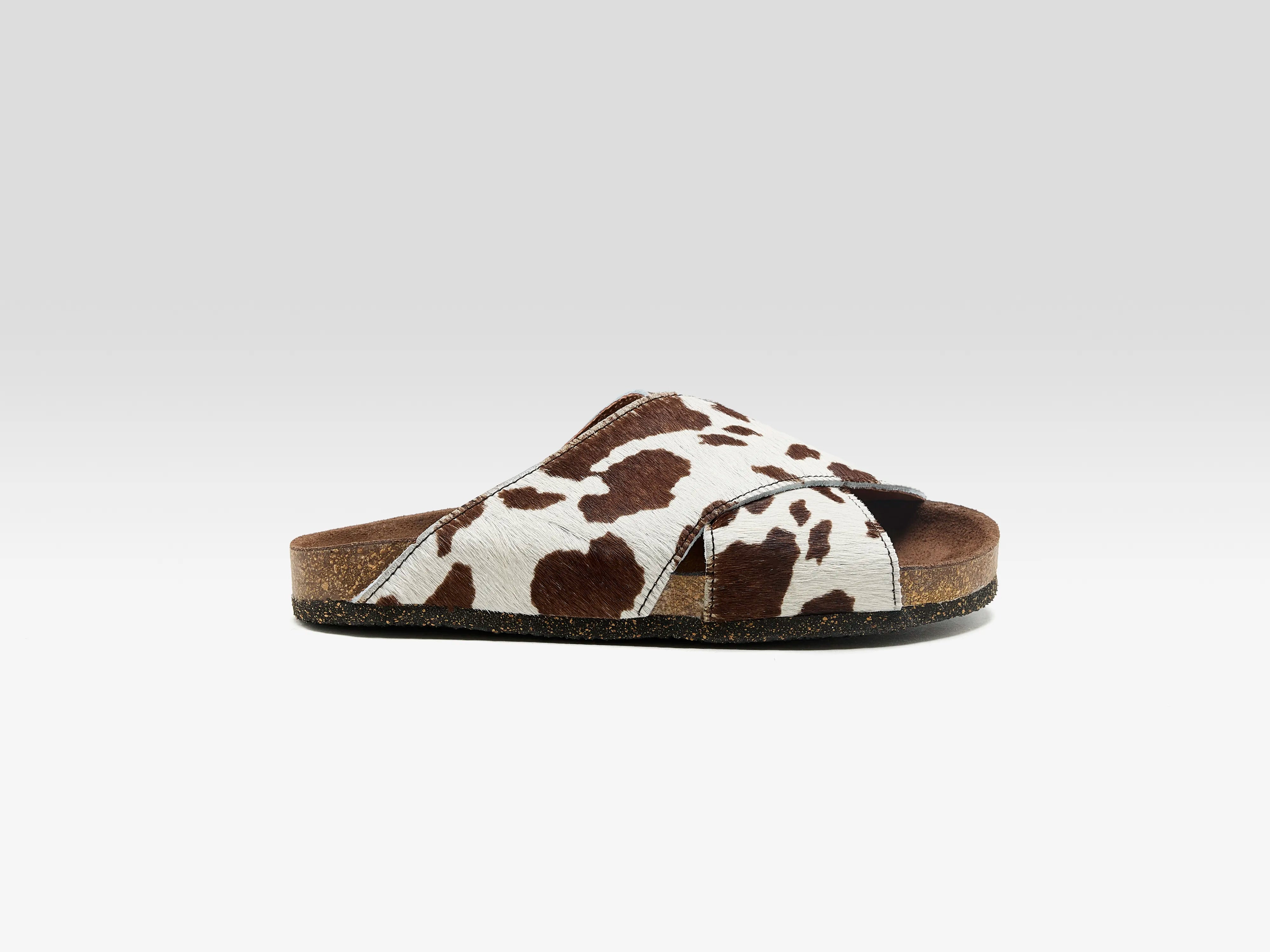 Kruisbandsandalen van ponyhaar met koeienprint (261 / W / BROWN)