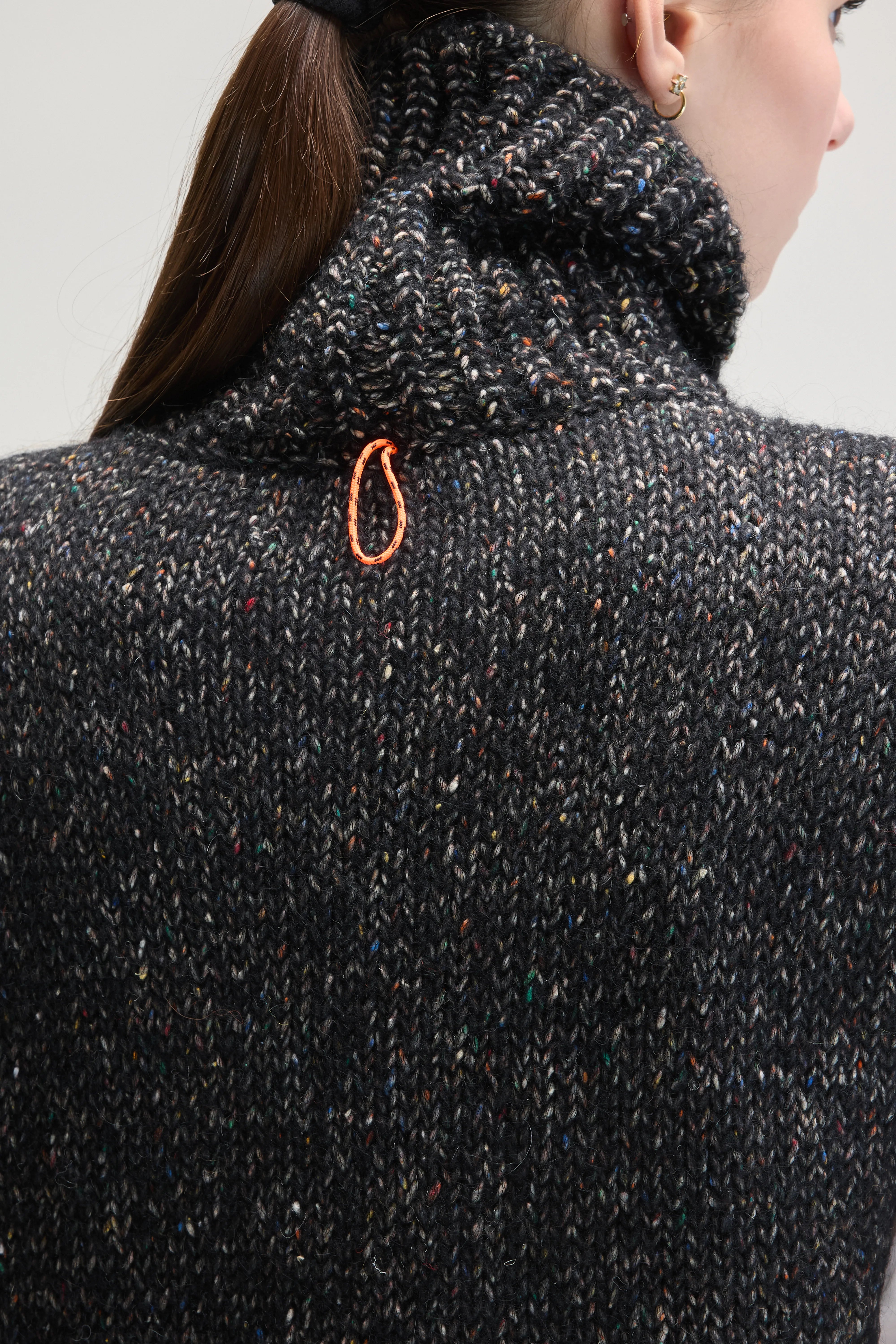 Pull sans manches Upcyclé (UPC / W / OFF BLACK)