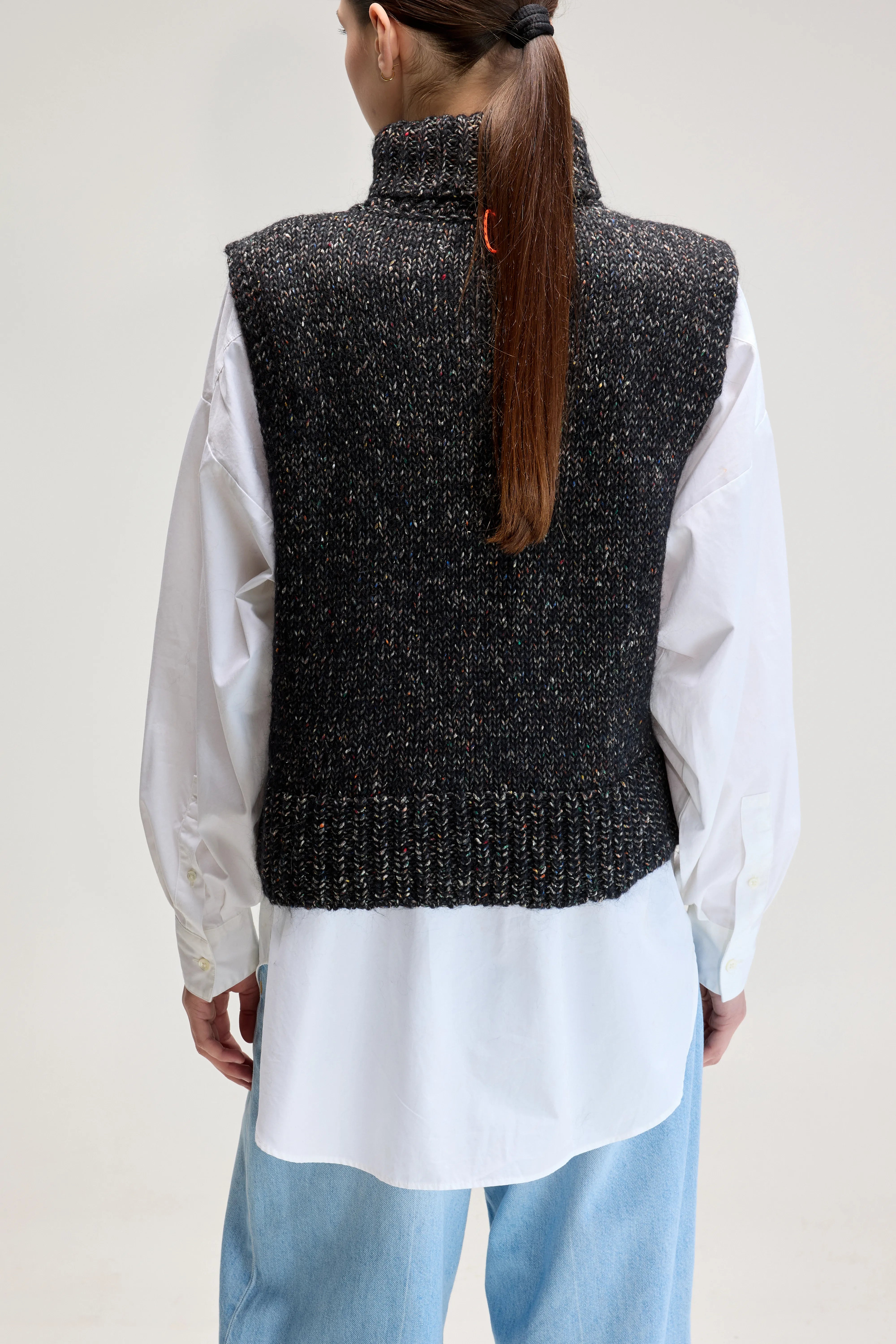 Pull sans manches Upcyclé (UPC / W / OFF BLACK)