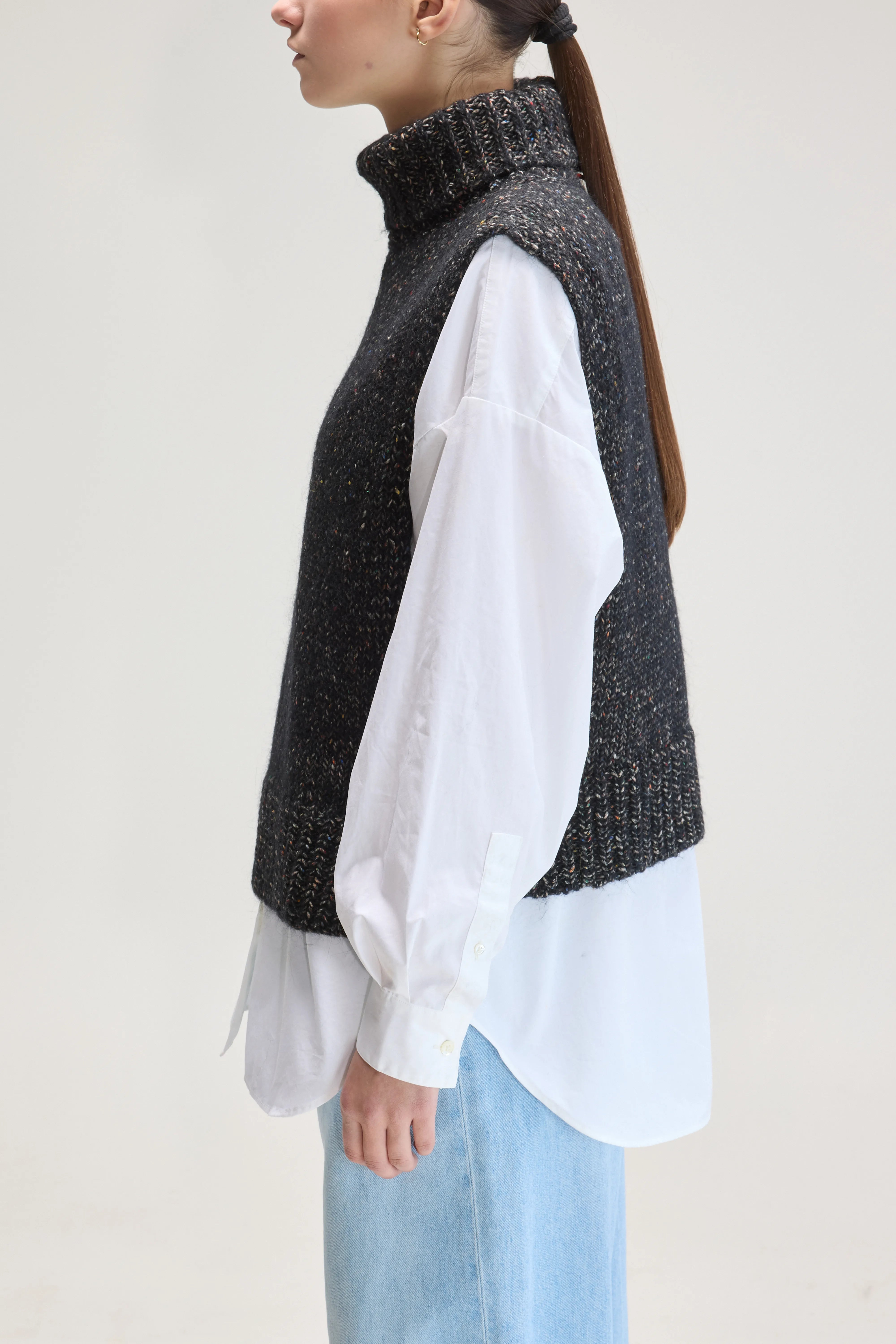 Pull sans manches Upcyclé (UPC / W / OFF BLACK)