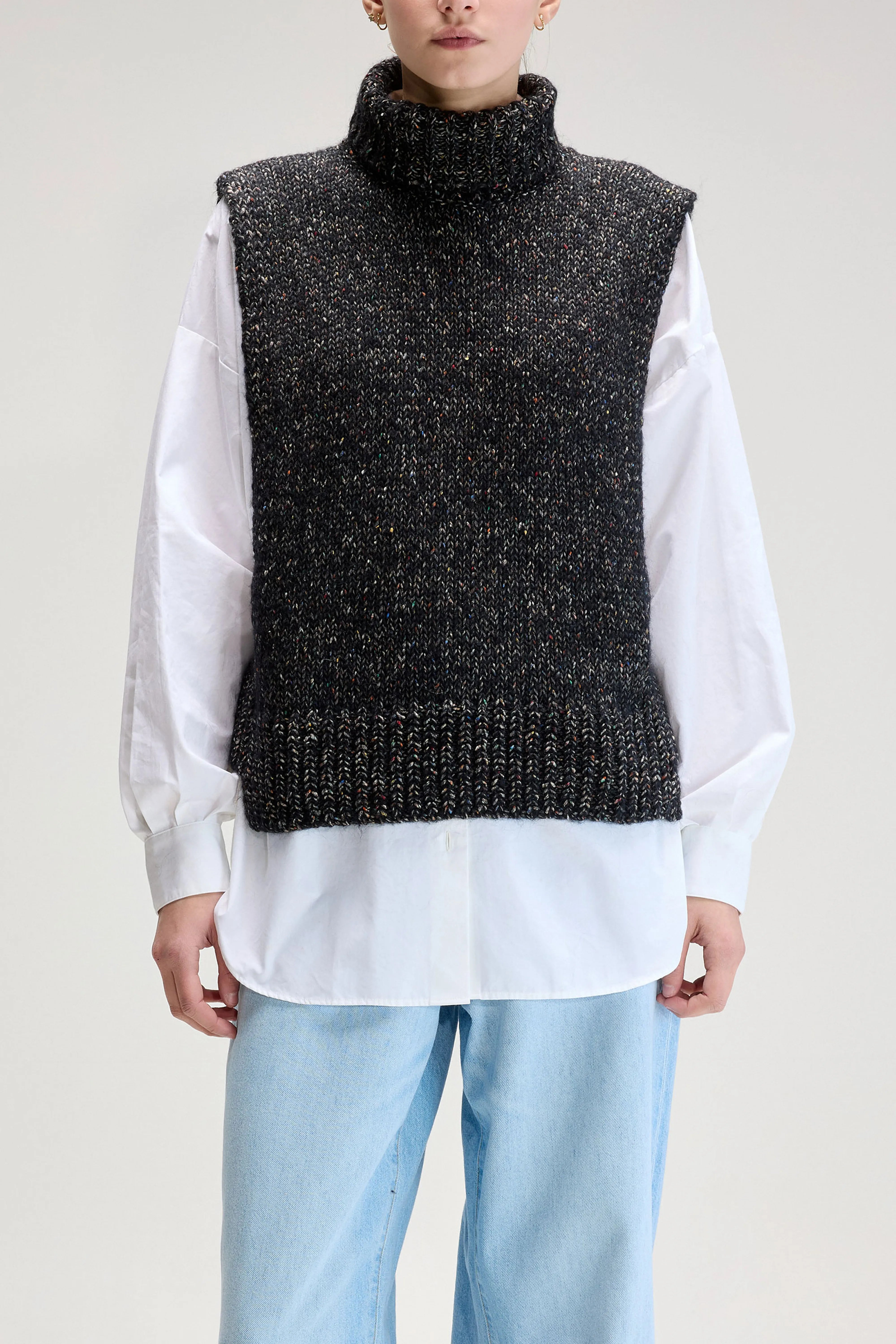 Pull sans manches Upcyclé (UPC / W / OFF BLACK)