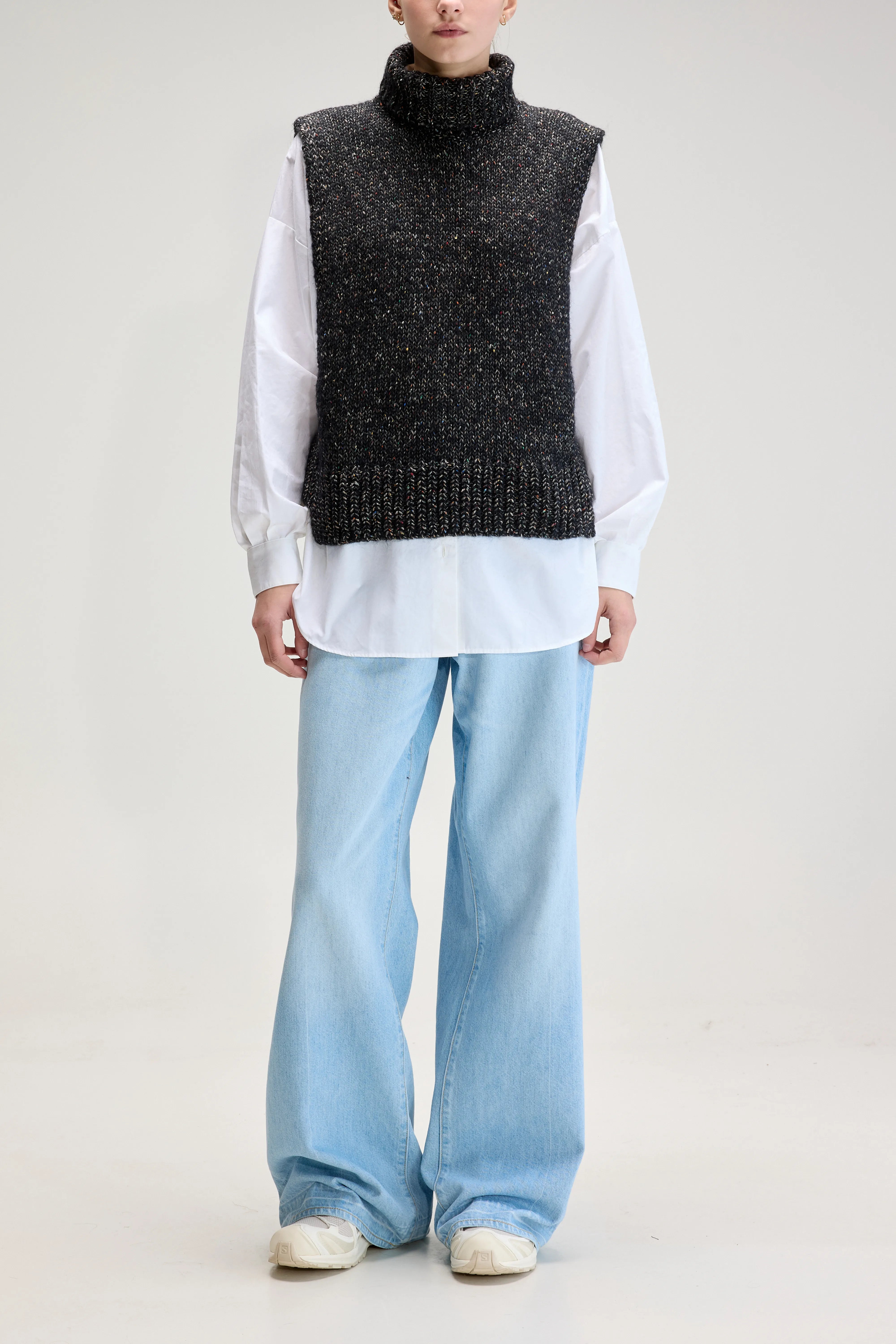 Pull sans manches Upcyclé (UPC / W / OFF BLACK)