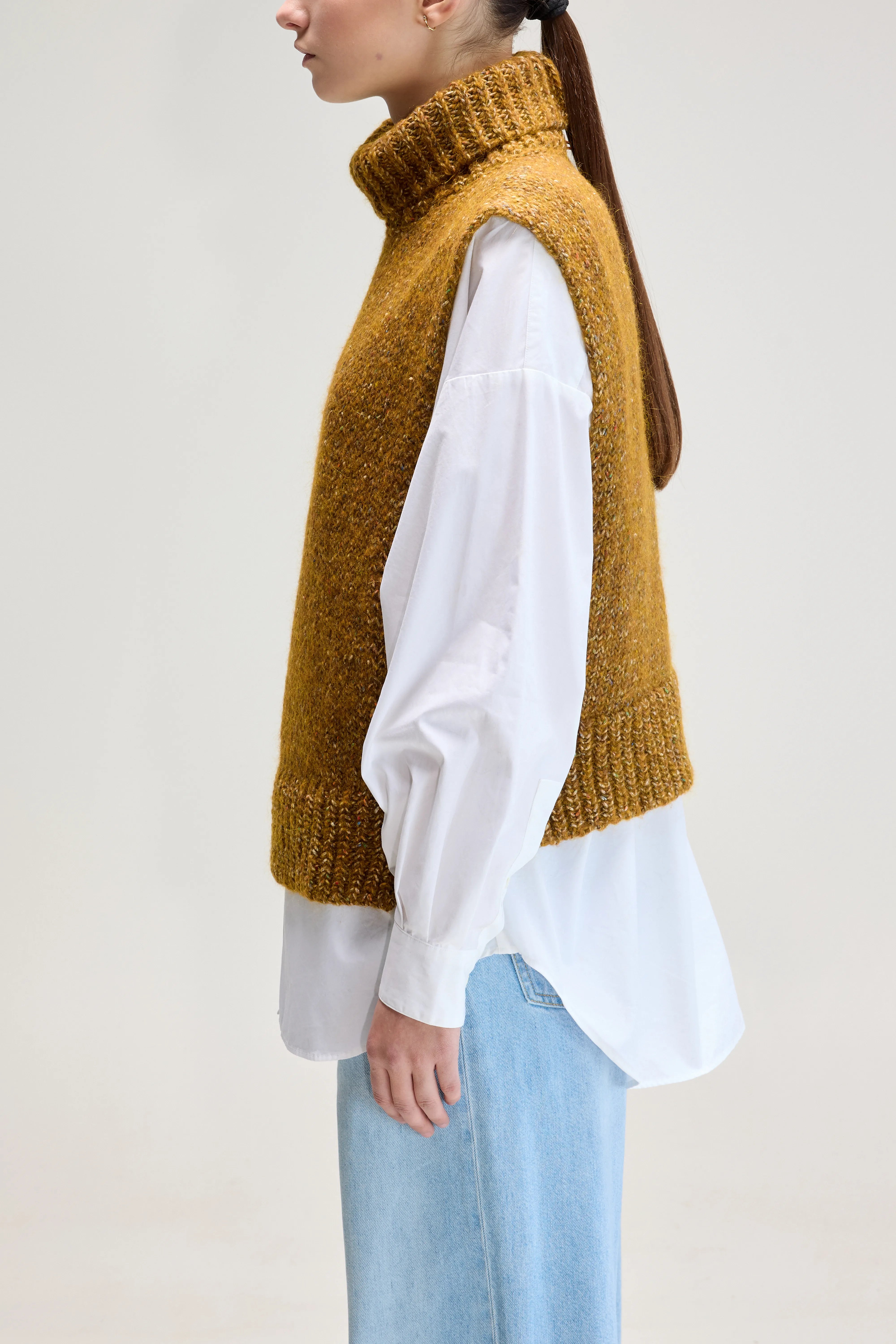 Upcycled Mouwloze Trui   (UPC / W / BREEN)