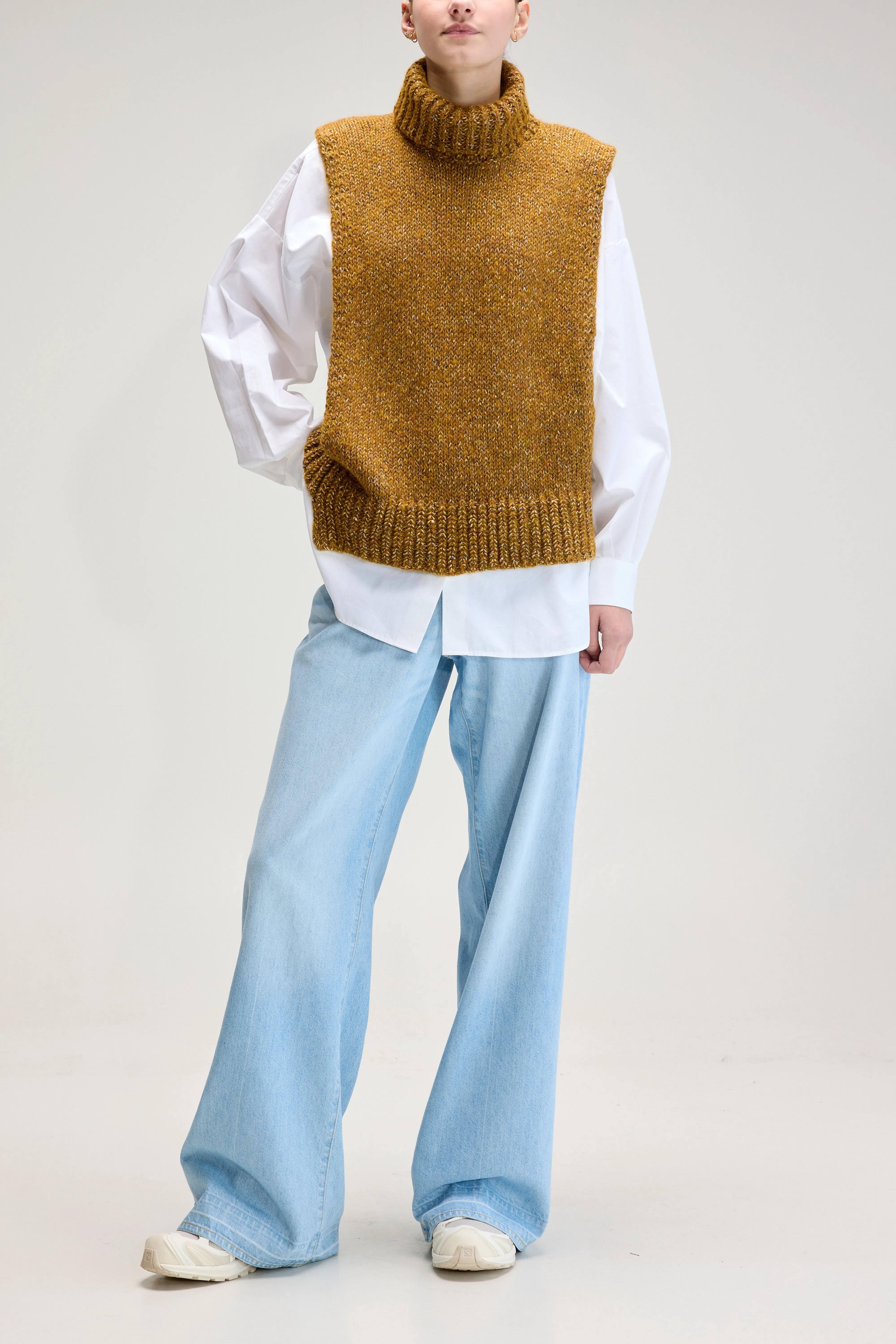 Upcycled Mouwloze Trui   (UPC / W / BREEN)