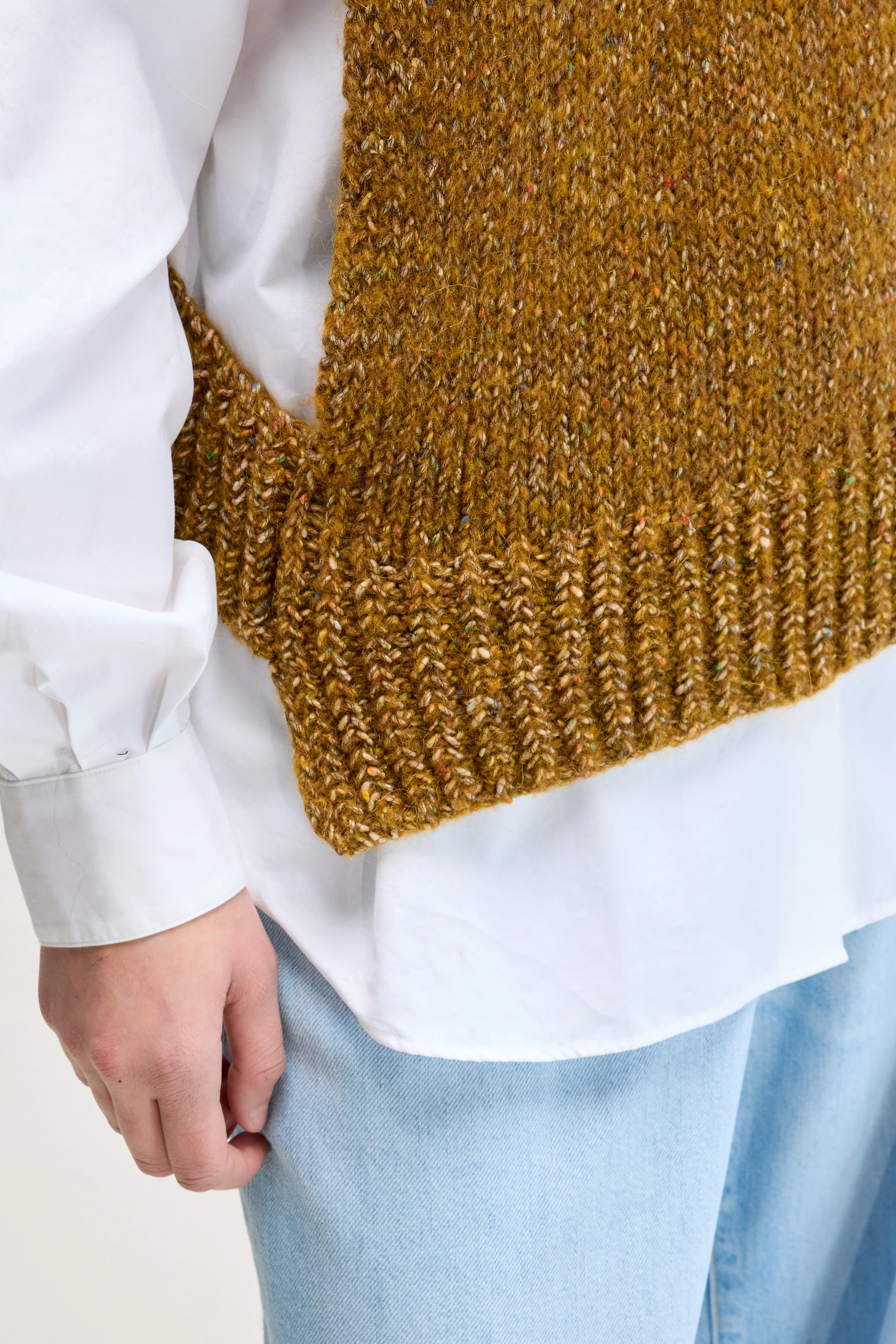 Upcycled Mouwloze Trui   (UPC / W / BREEN)