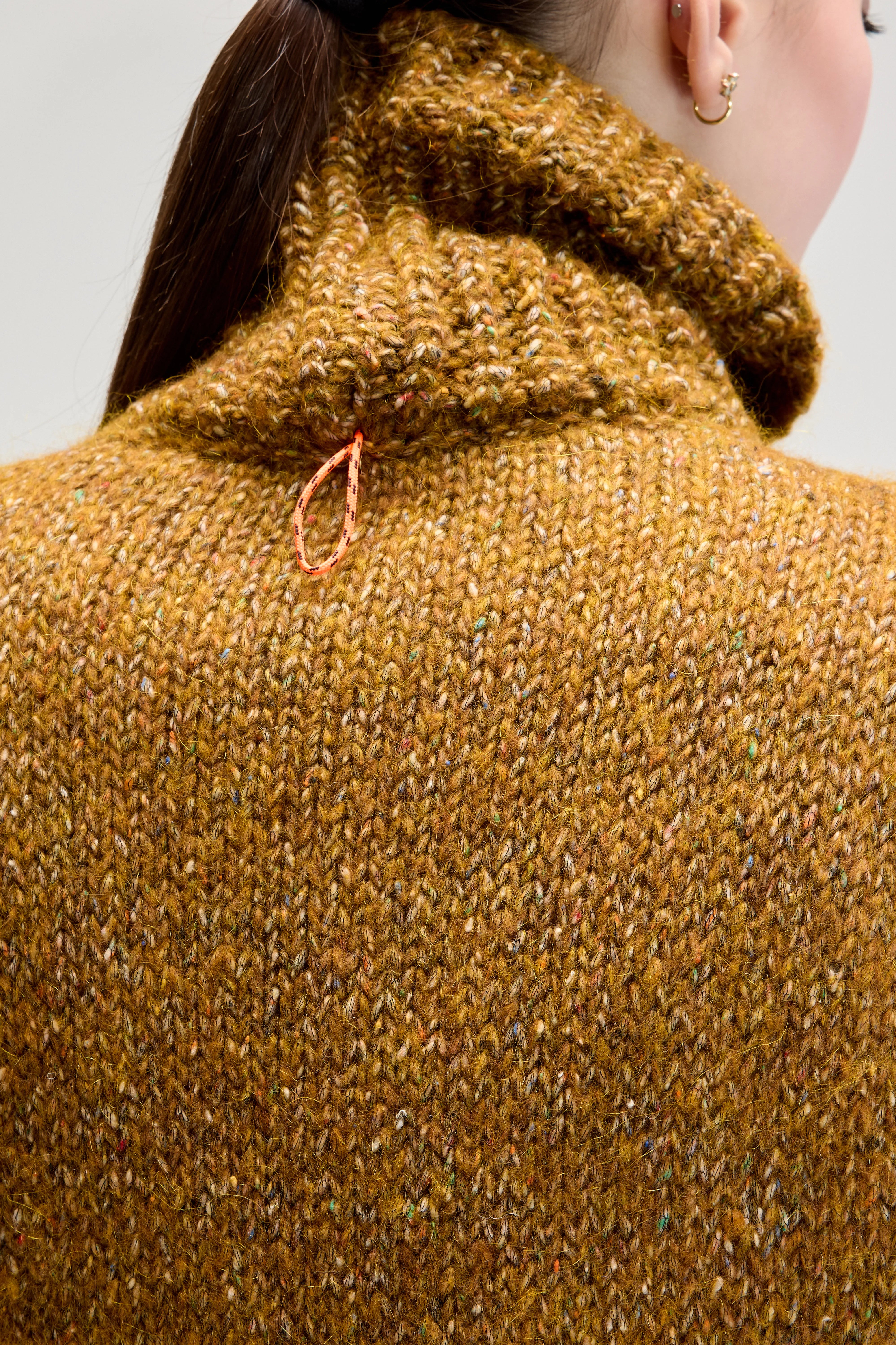 Upcycled Mouwloze Trui   (UPC / W / BREEN)