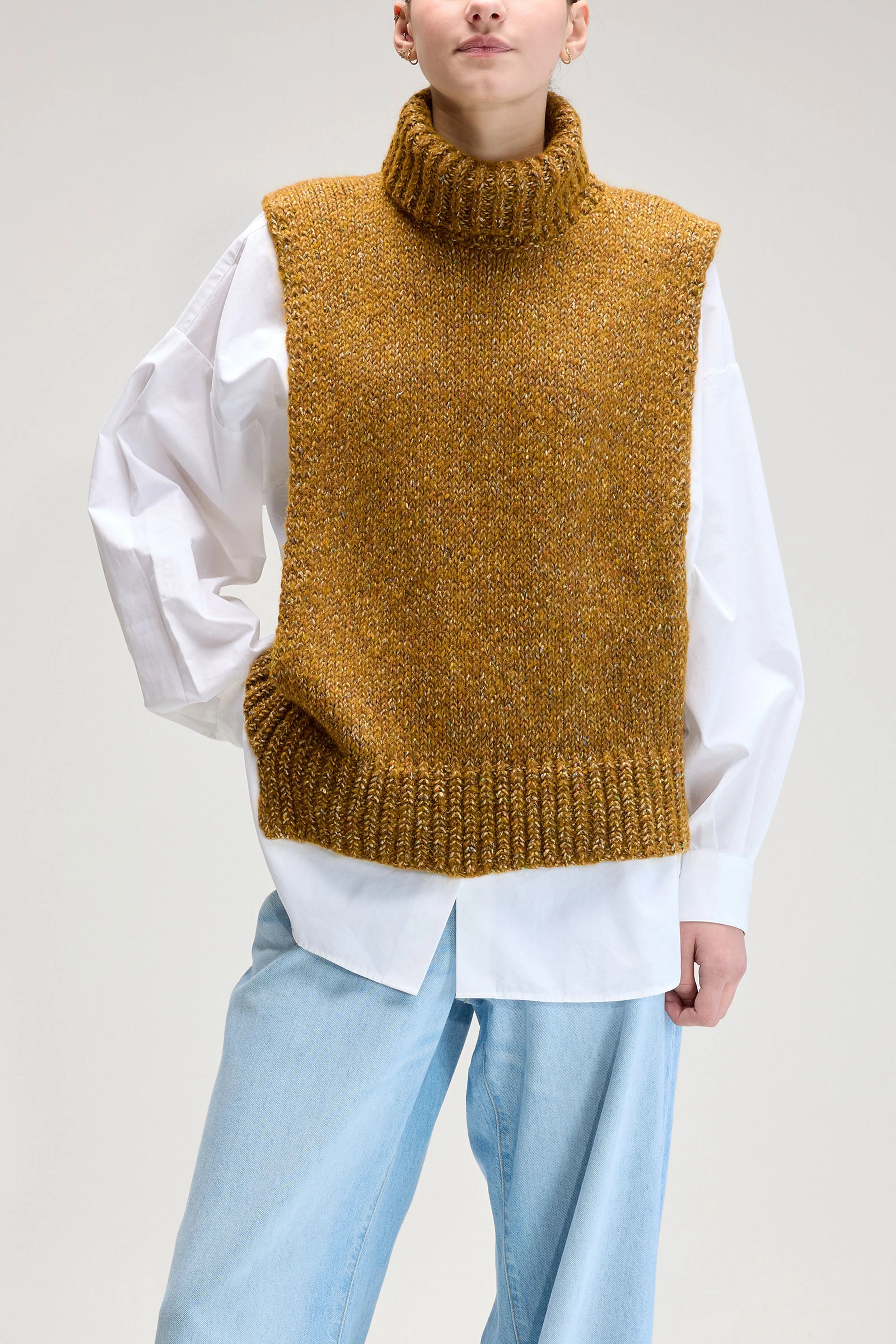 Upcycled Mouwloze Trui   (UPC / W / BREEN)