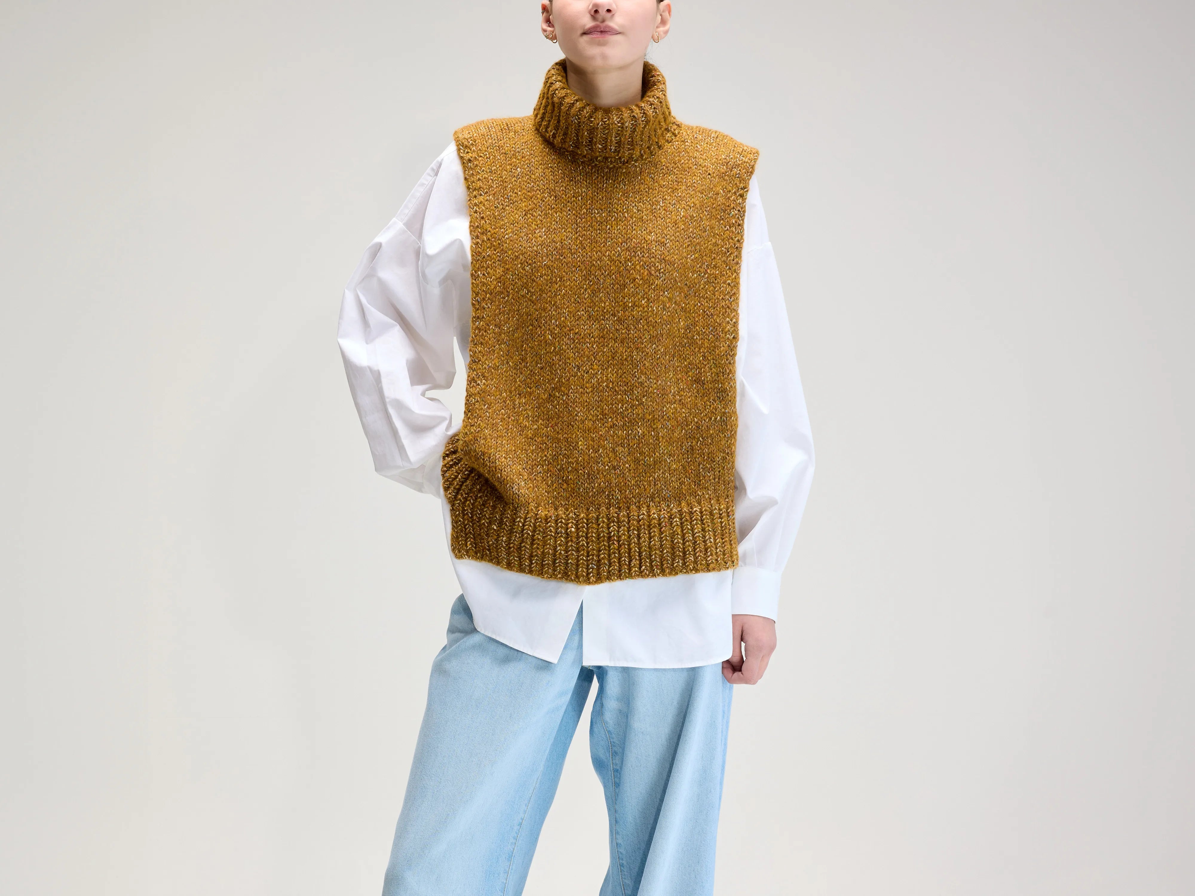 Upcycled Mouwloze Trui   (UPC / W / BREEN)