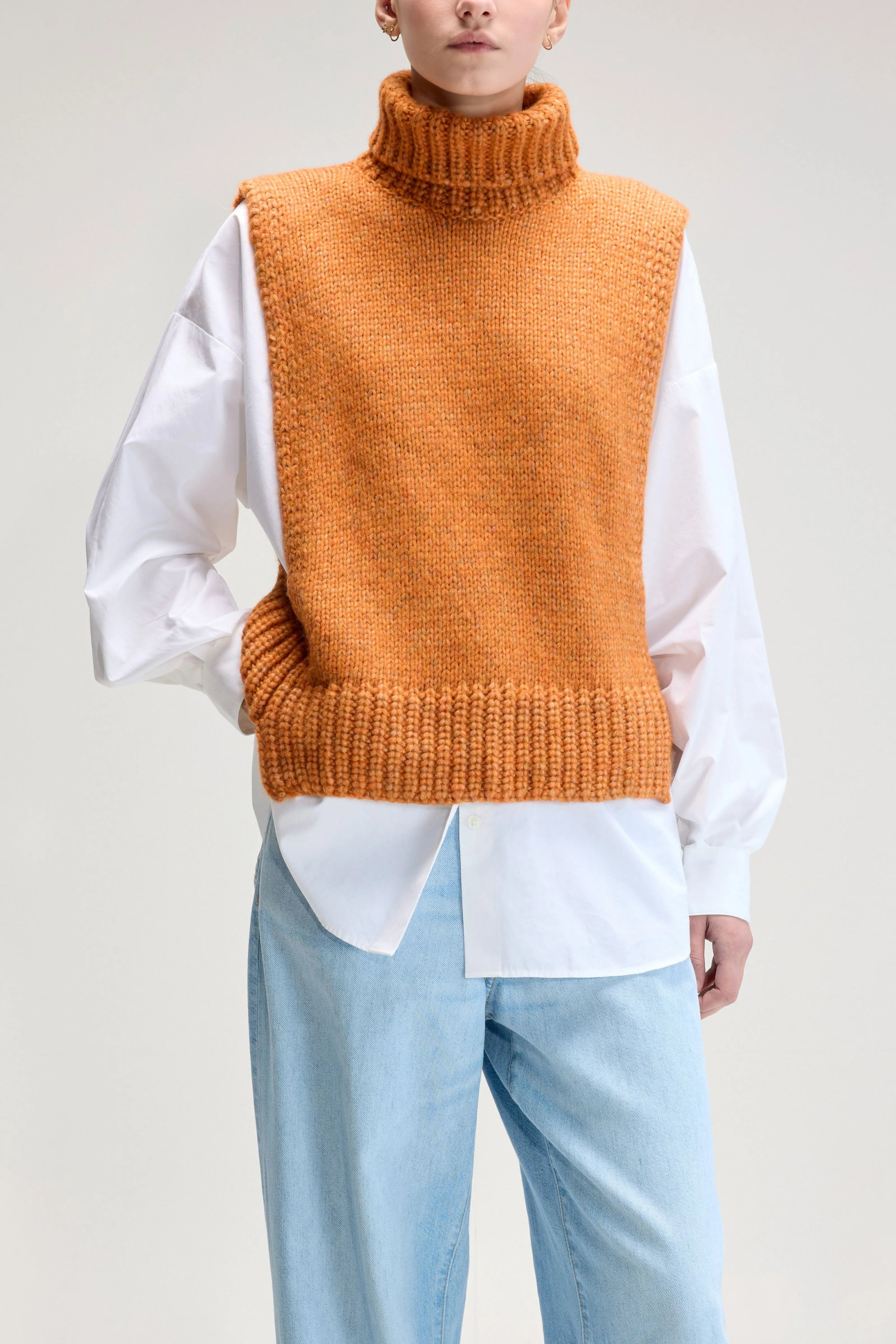 Upcycled Mouwloze Trui   (UPC / W / AUTUMN)