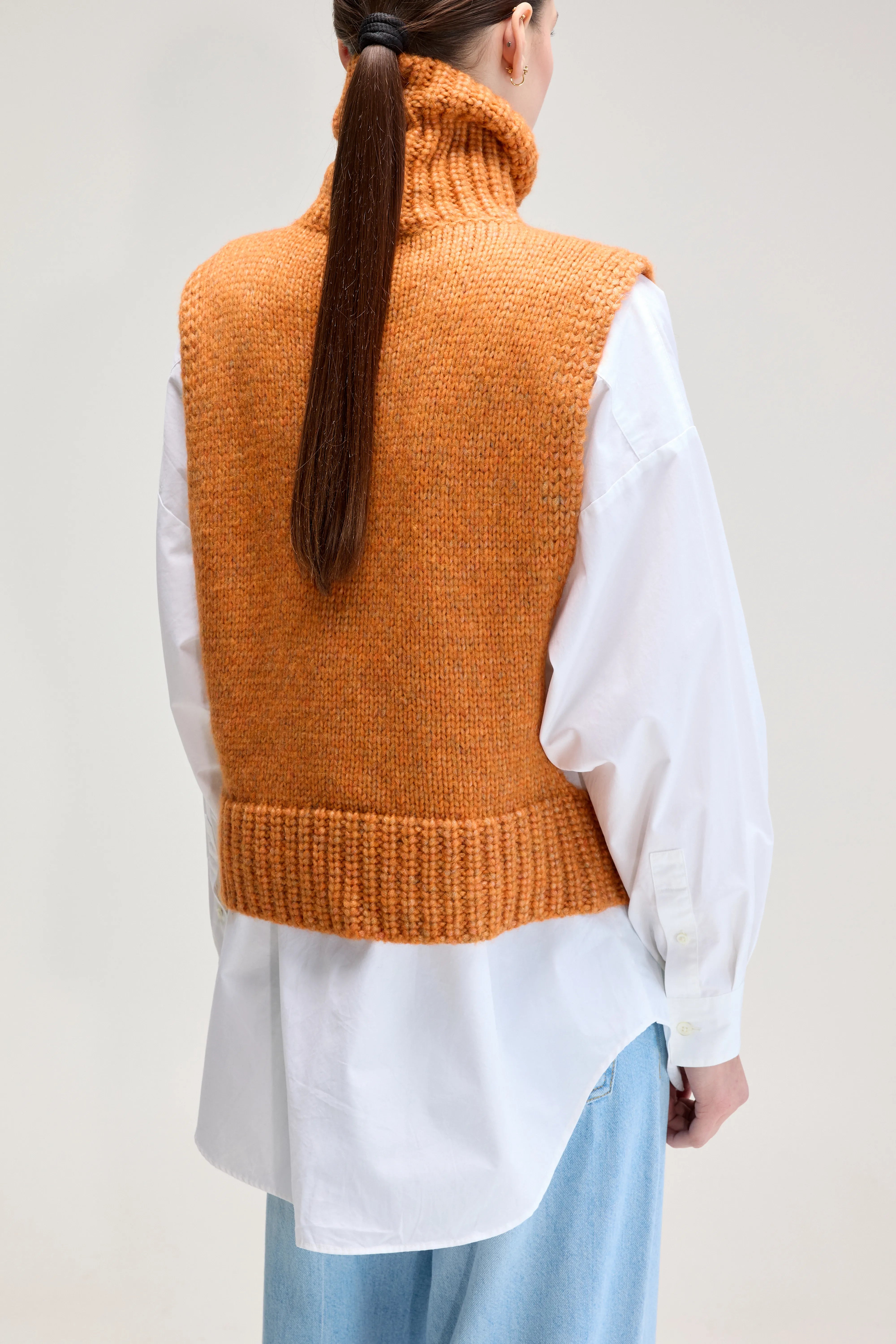 Upcycled Mouwloze Trui   (UPC / W / AUTUMN)