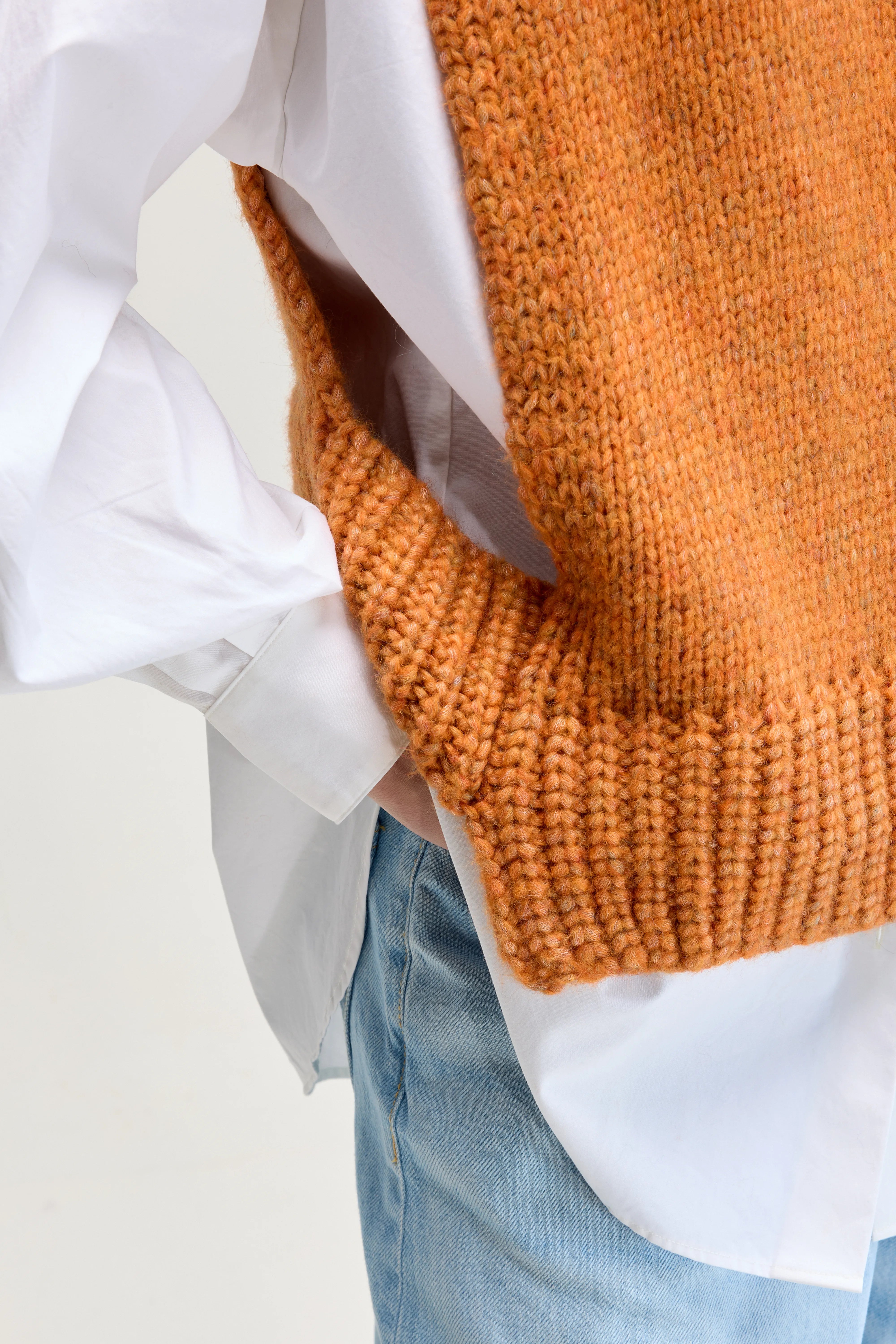 Upcycled Mouwloze Trui   (UPC / W / AUTUMN)