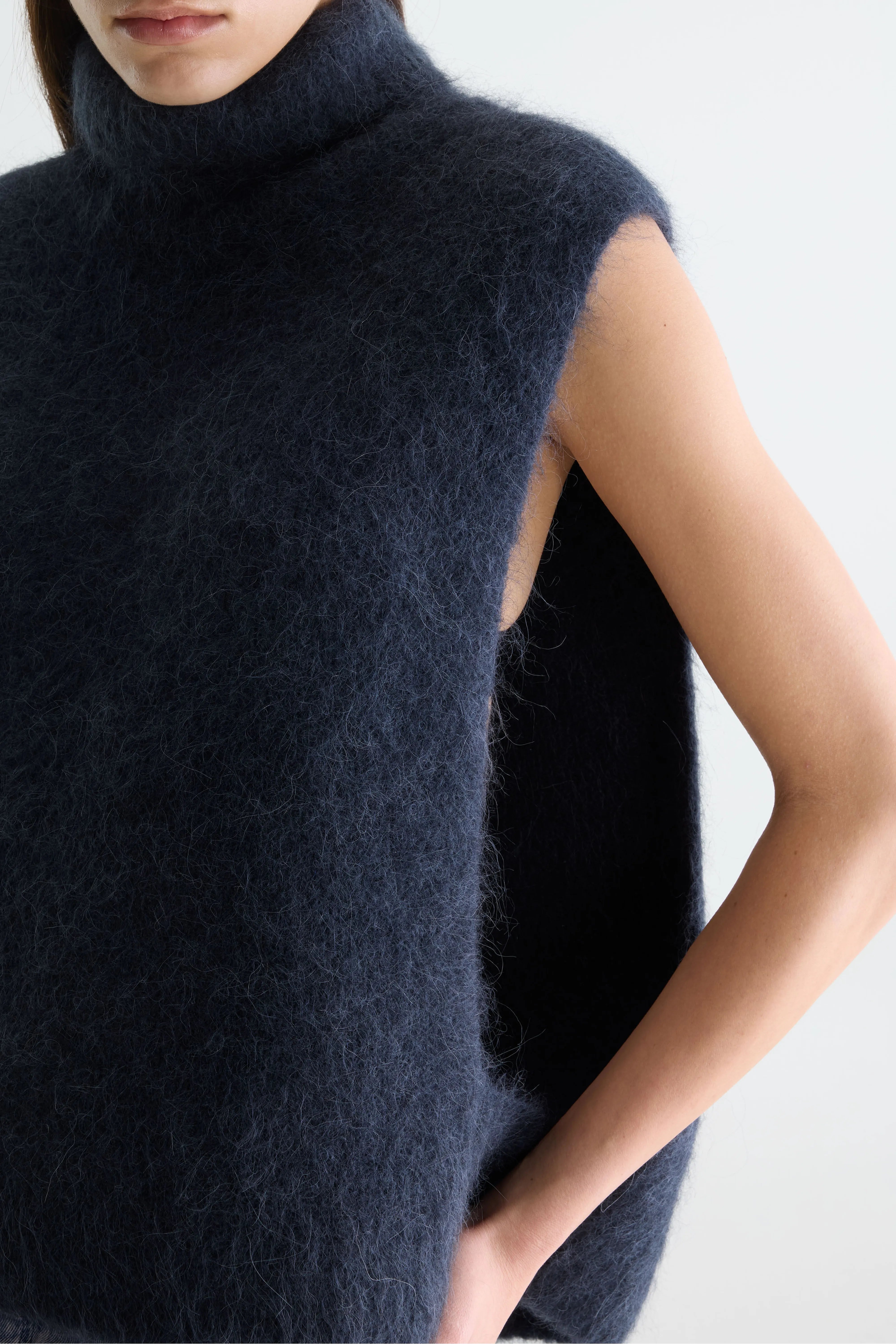 Daren sleeveless sweater (252 / W / NAVY)