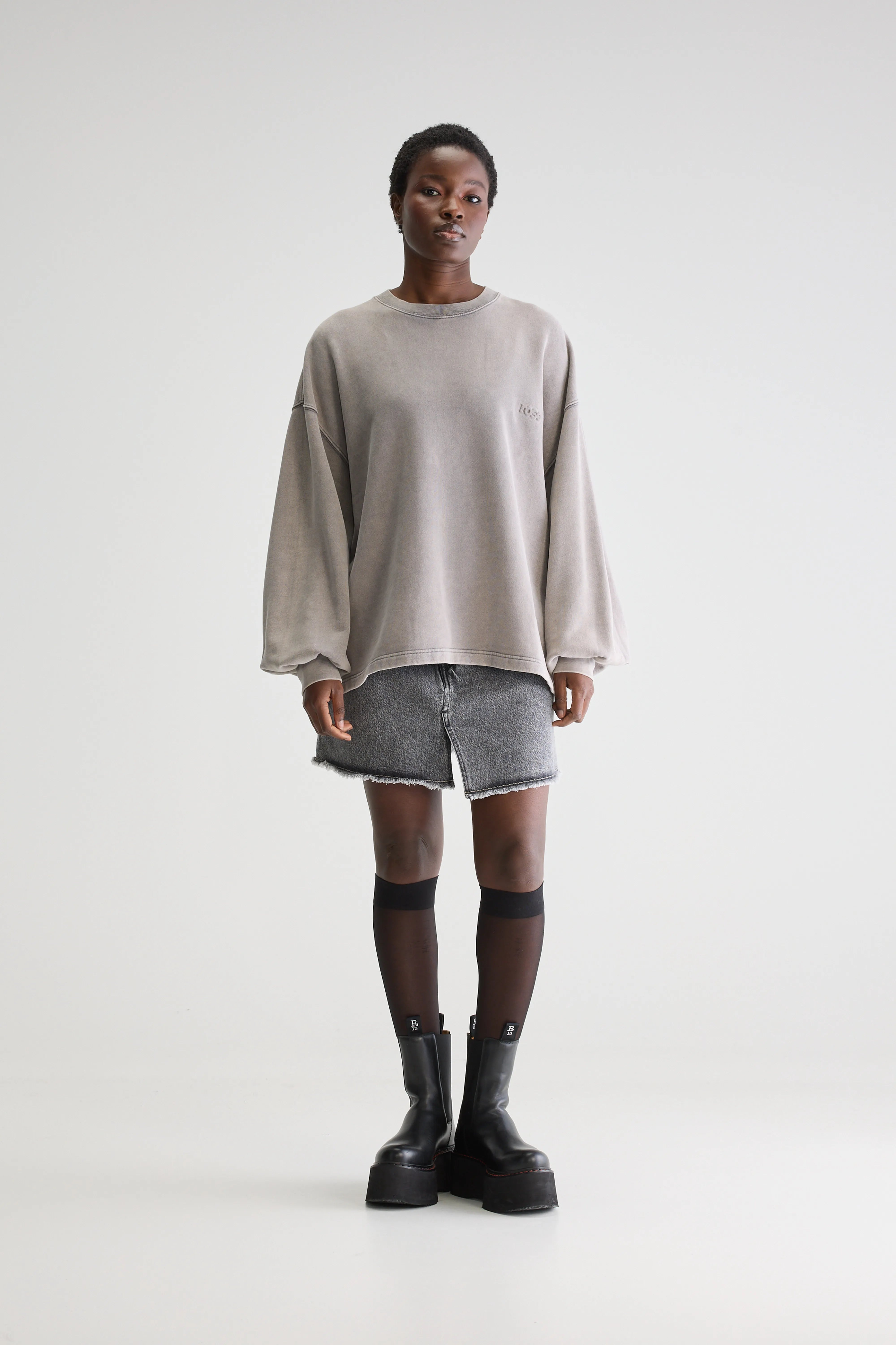 Fave ronde hals sweatshirt (251 / W / DEEP GREY)
