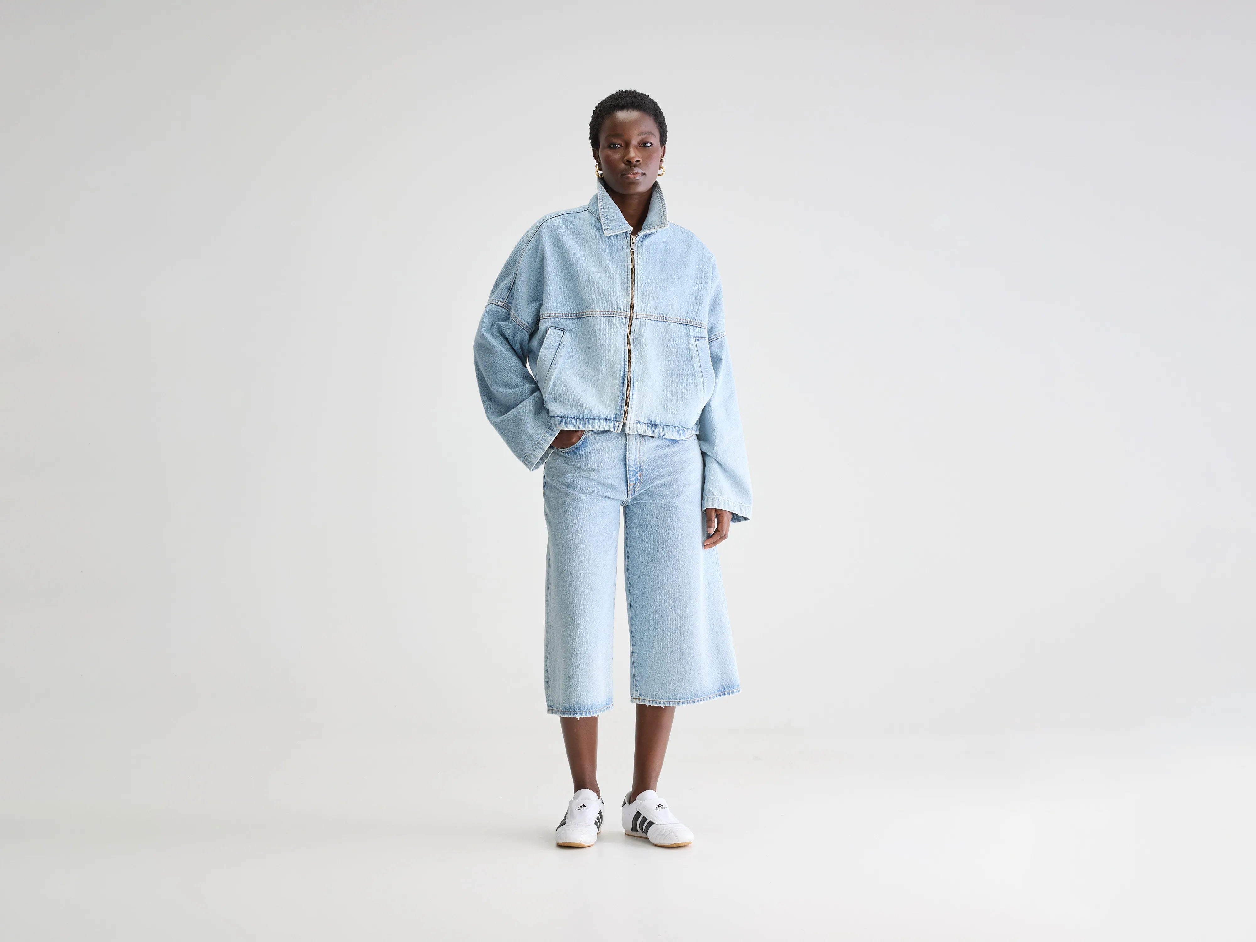 Gayle jas (251 / W / LT BLUE BLEACH)