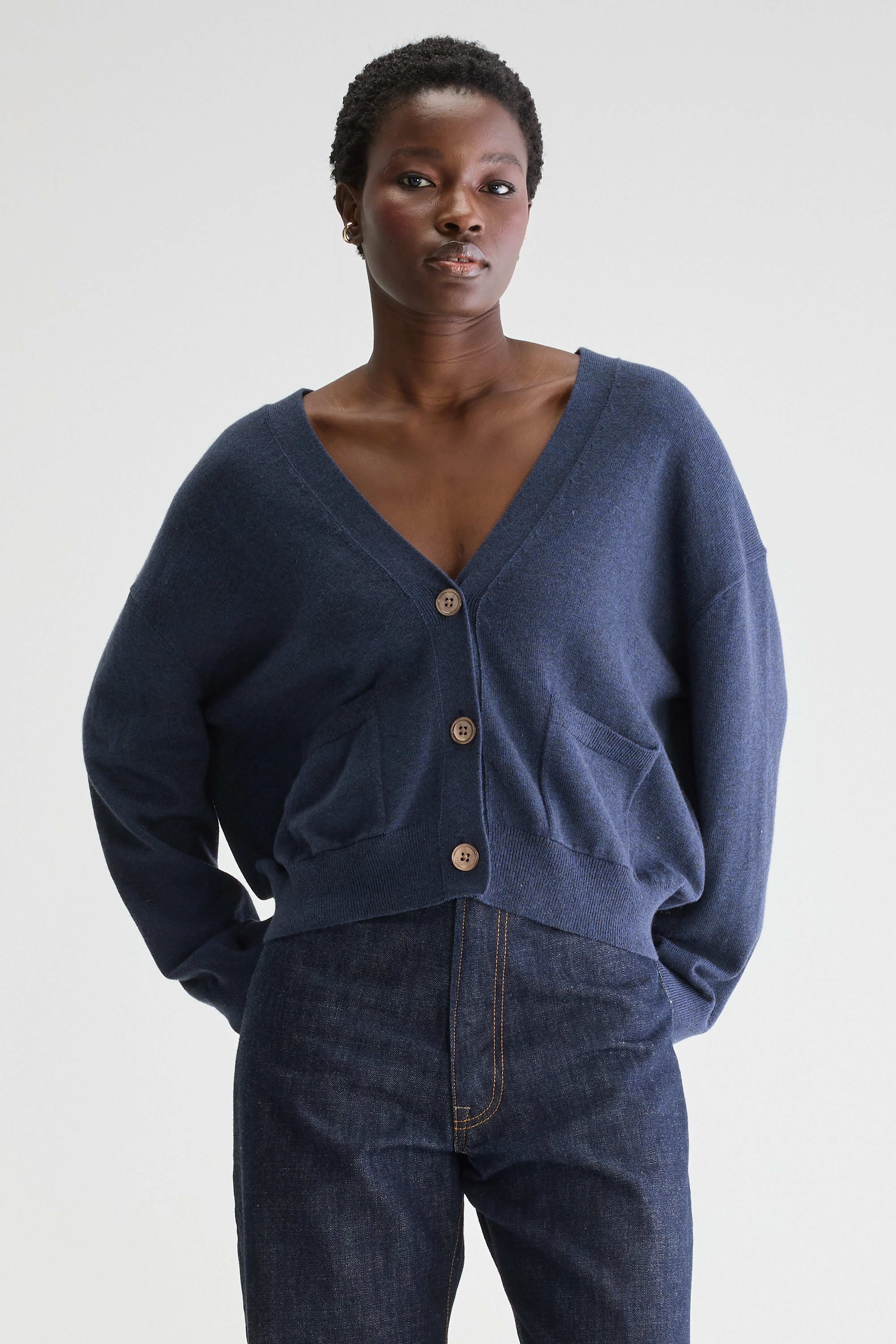 Gakkin v-neck cardigan (251 / W / CAPTAIN)