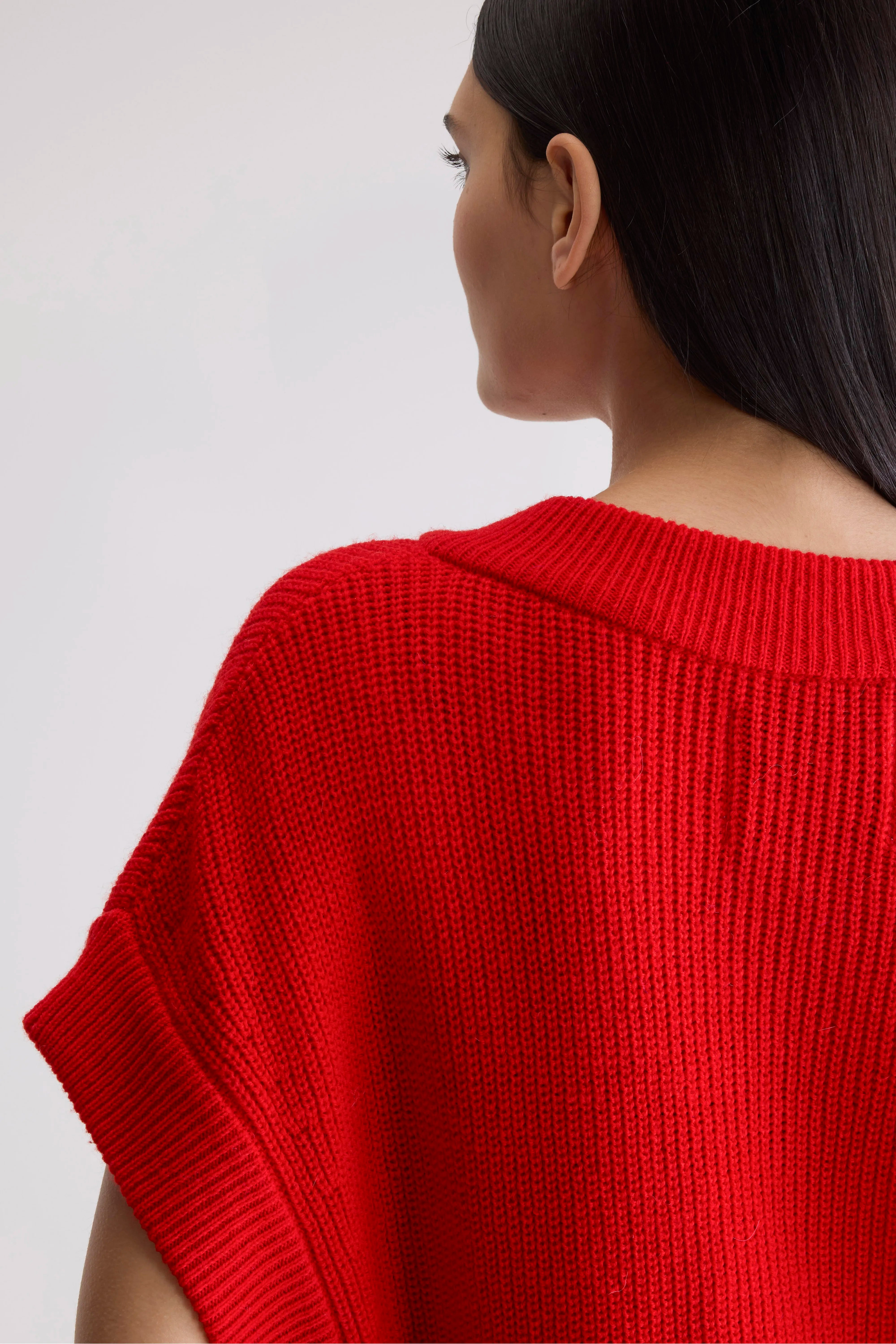 Labi mouwloze trui met v-hals (252 / W / SANGUINE)