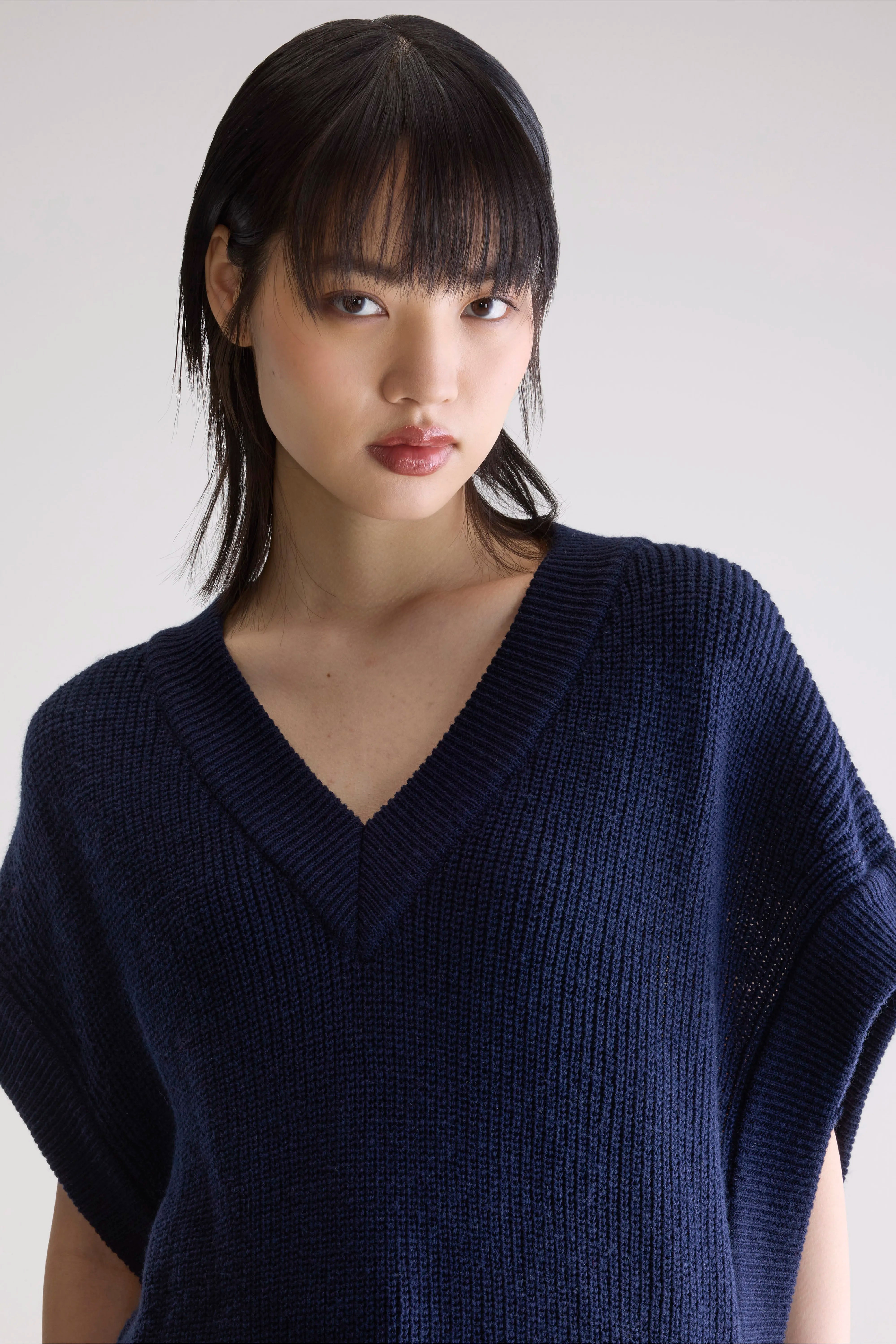 Labi mouwloze trui met v-hals (252 / W / REGAL BLUE)