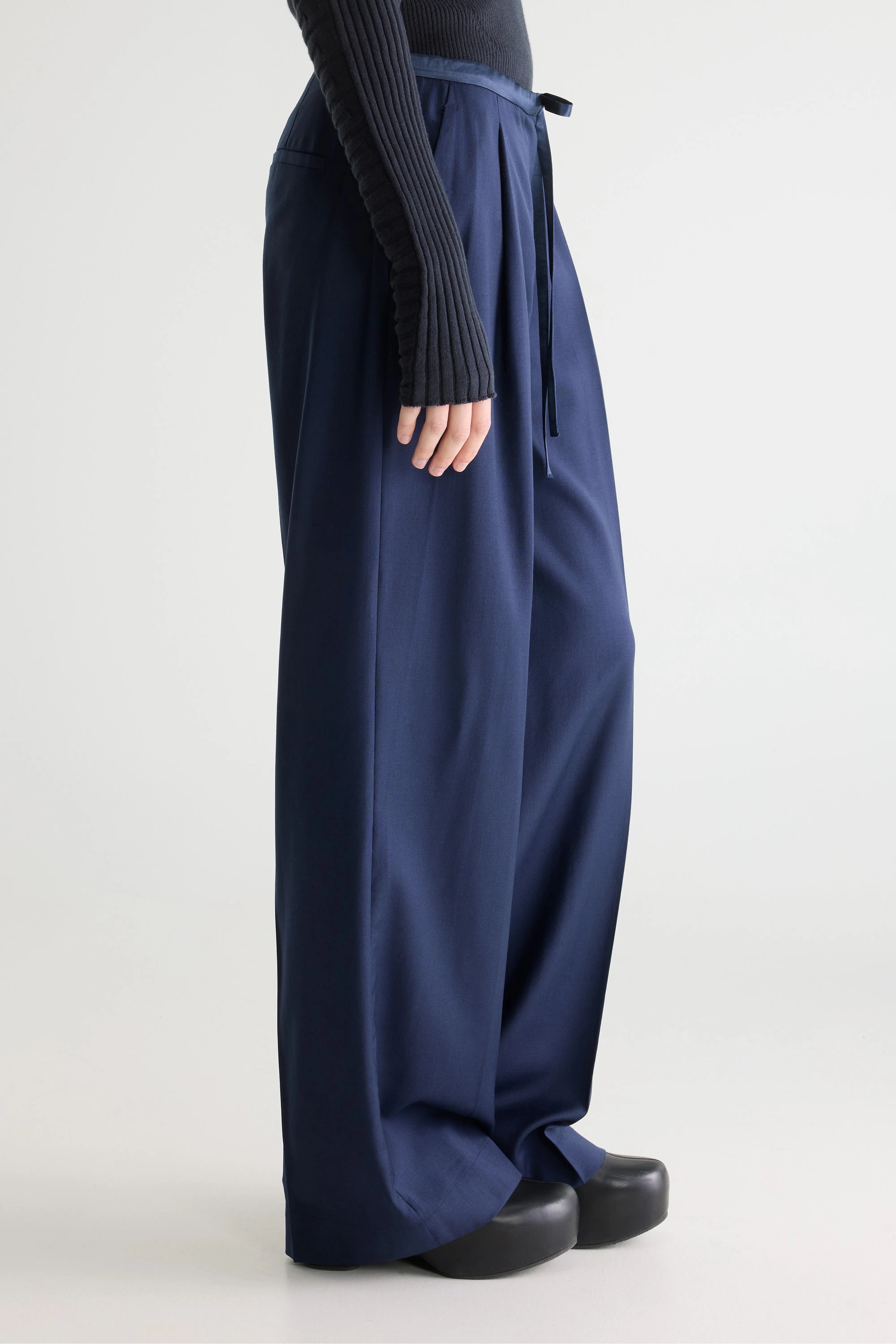 Vestal regular trousers (261 / W / NAVAL)