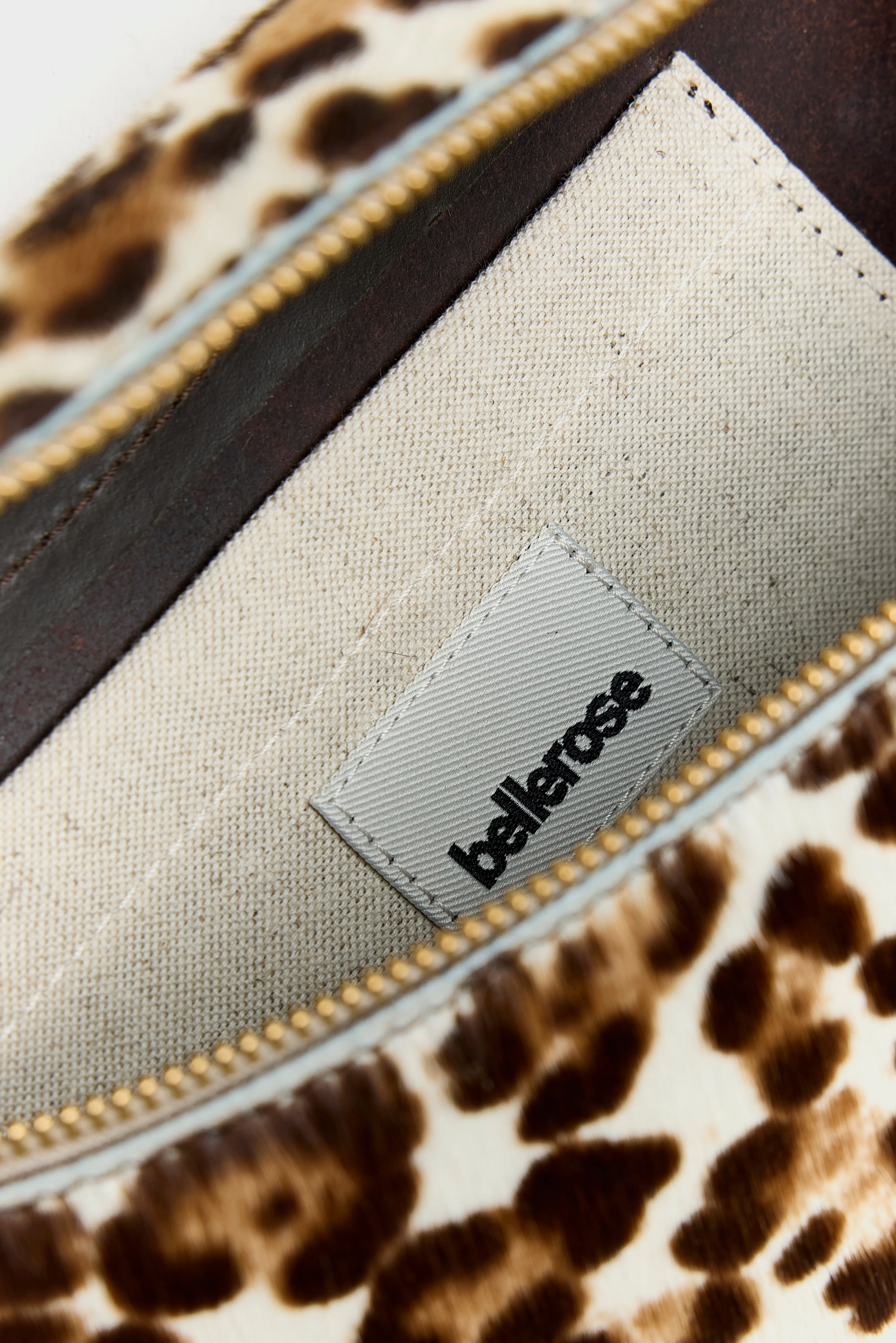 Rosie sling bag (261 / W / DISPLAY B)