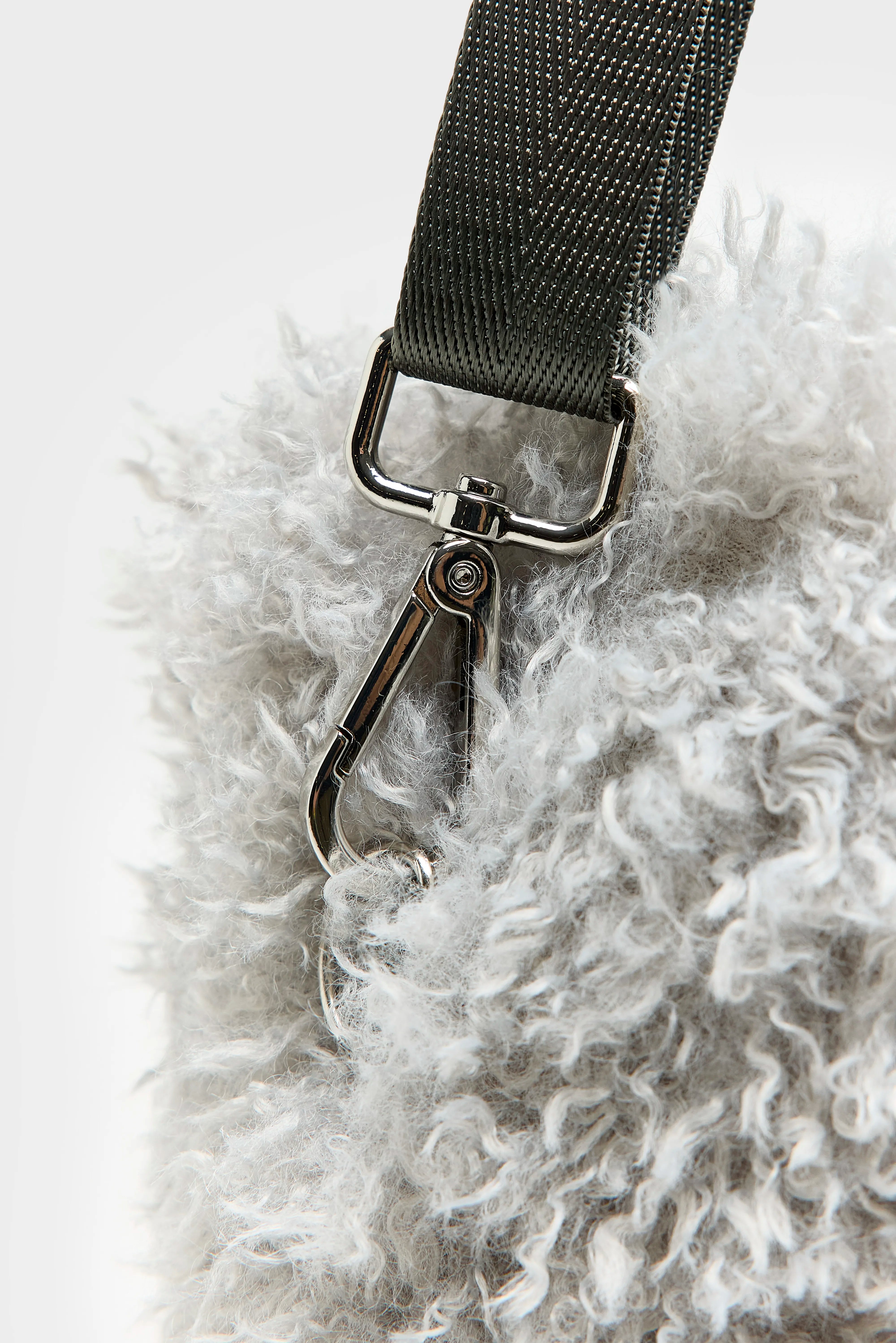 Helmin faux fur schoudertas (261 / W / NICKEL)