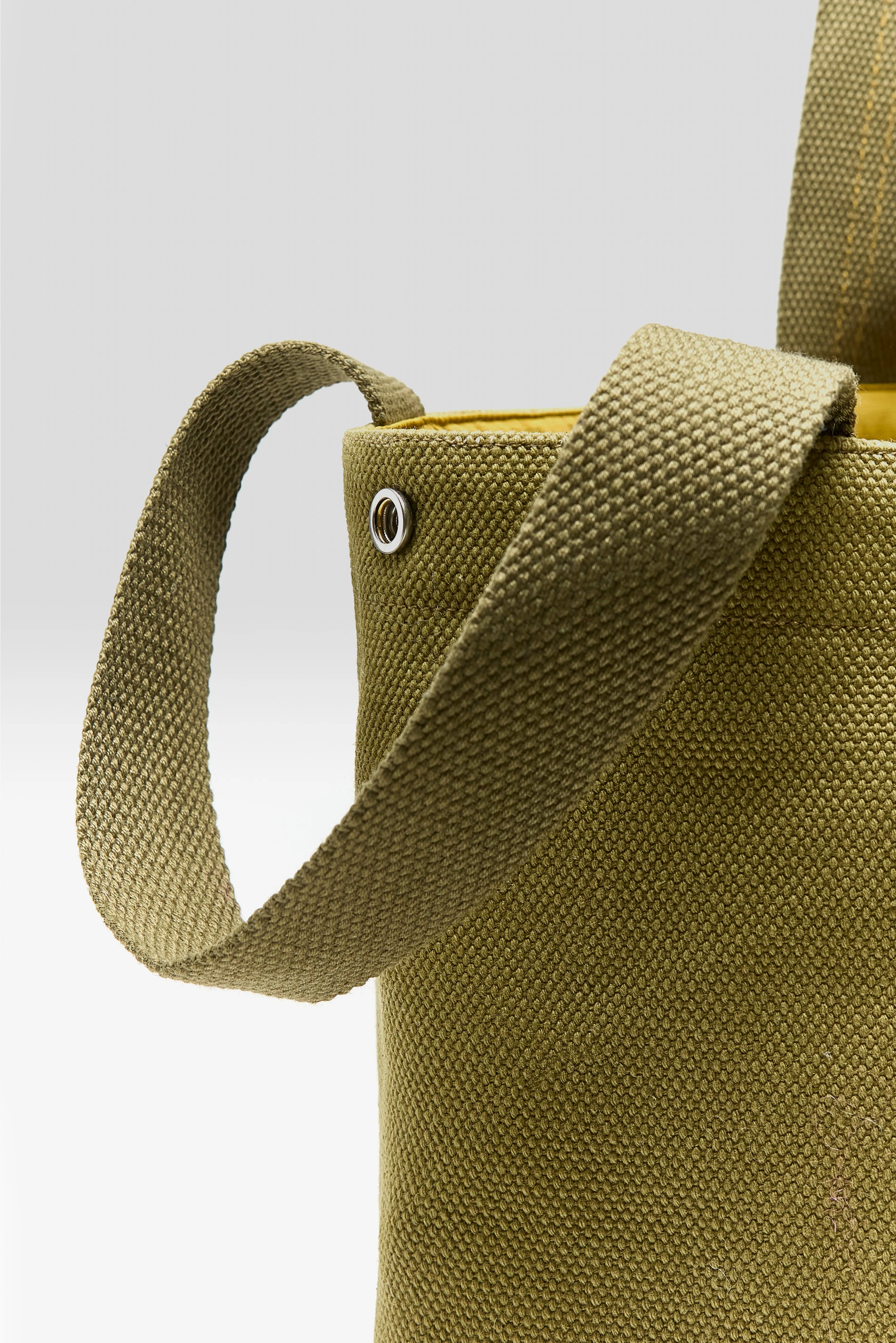 Hommie handbag (261 / W / VETIVER)