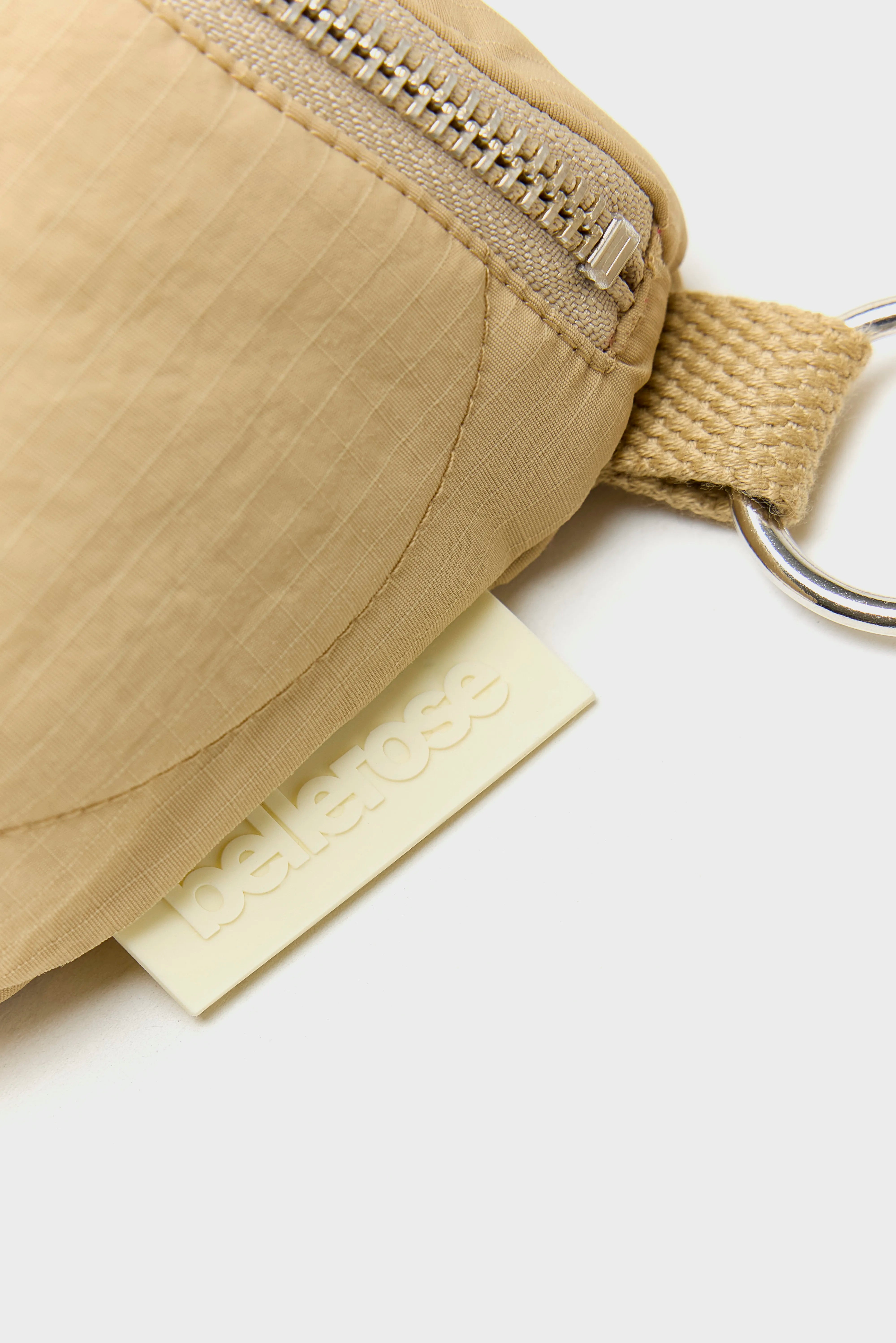 Hosie sling bag (261 / W / RAFIA)