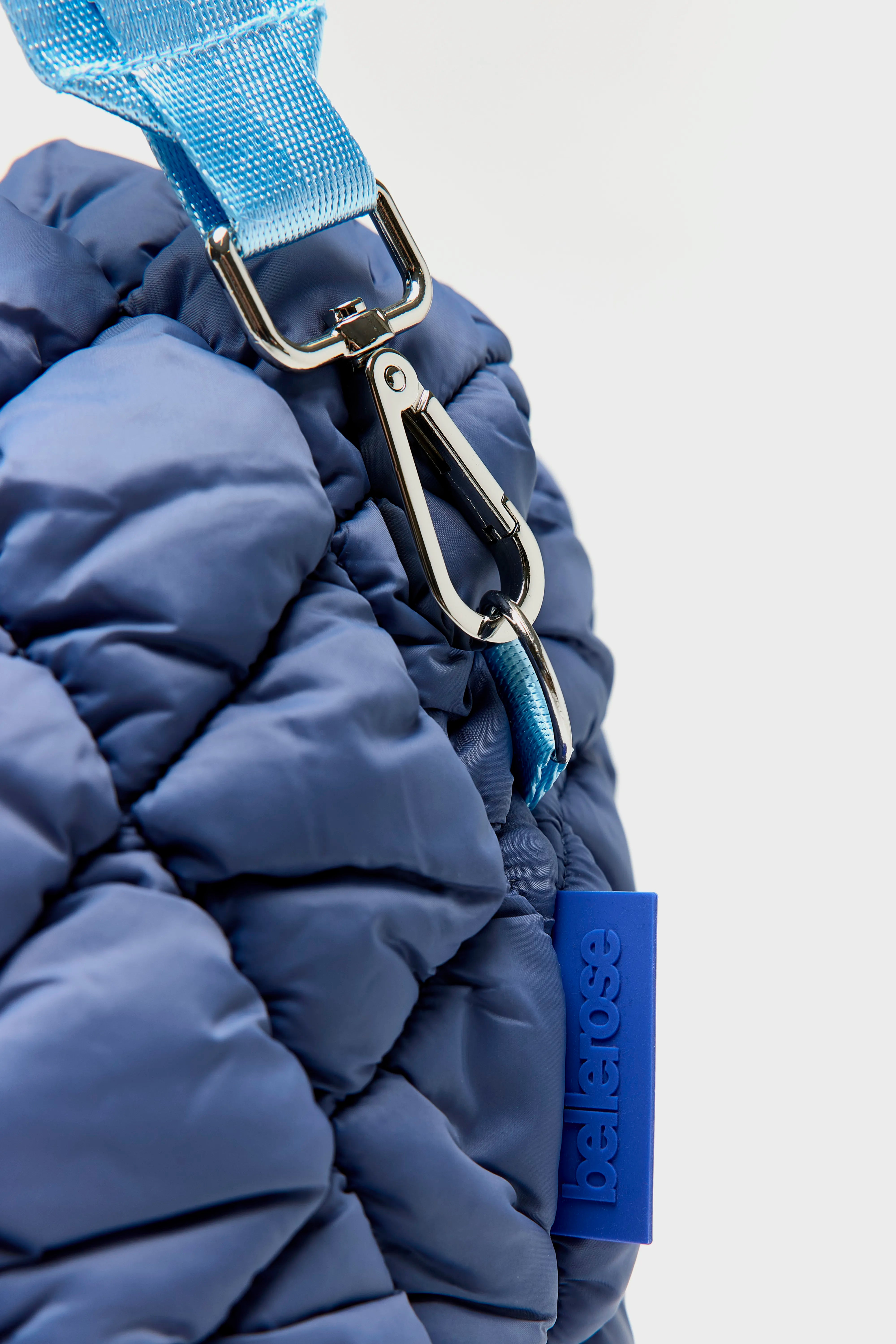 Hela padded shoulder bag (261 / W / STORM)