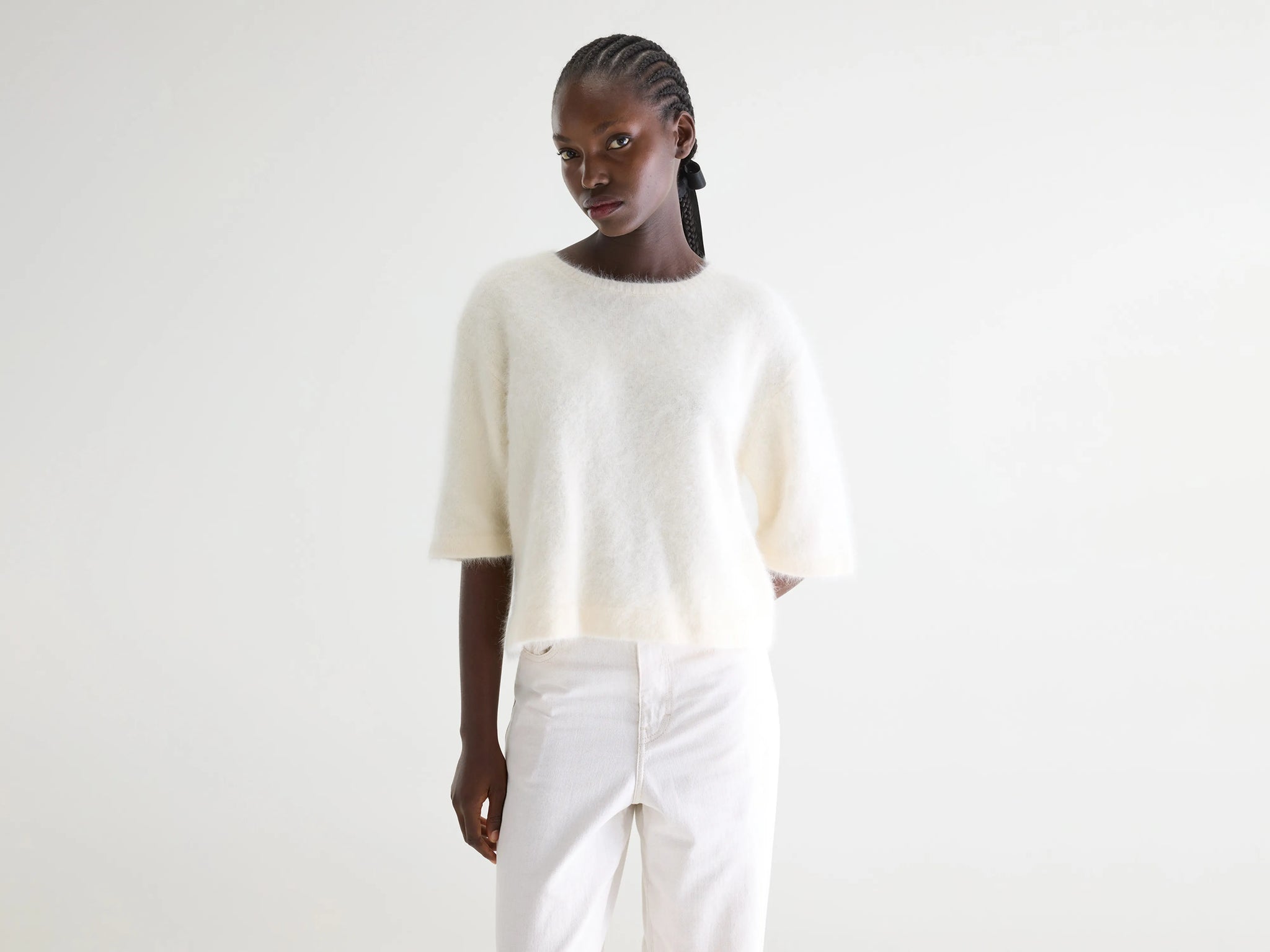 ecru-relaxte-trui-met-ronde-hals-in-angoramix-bellerose