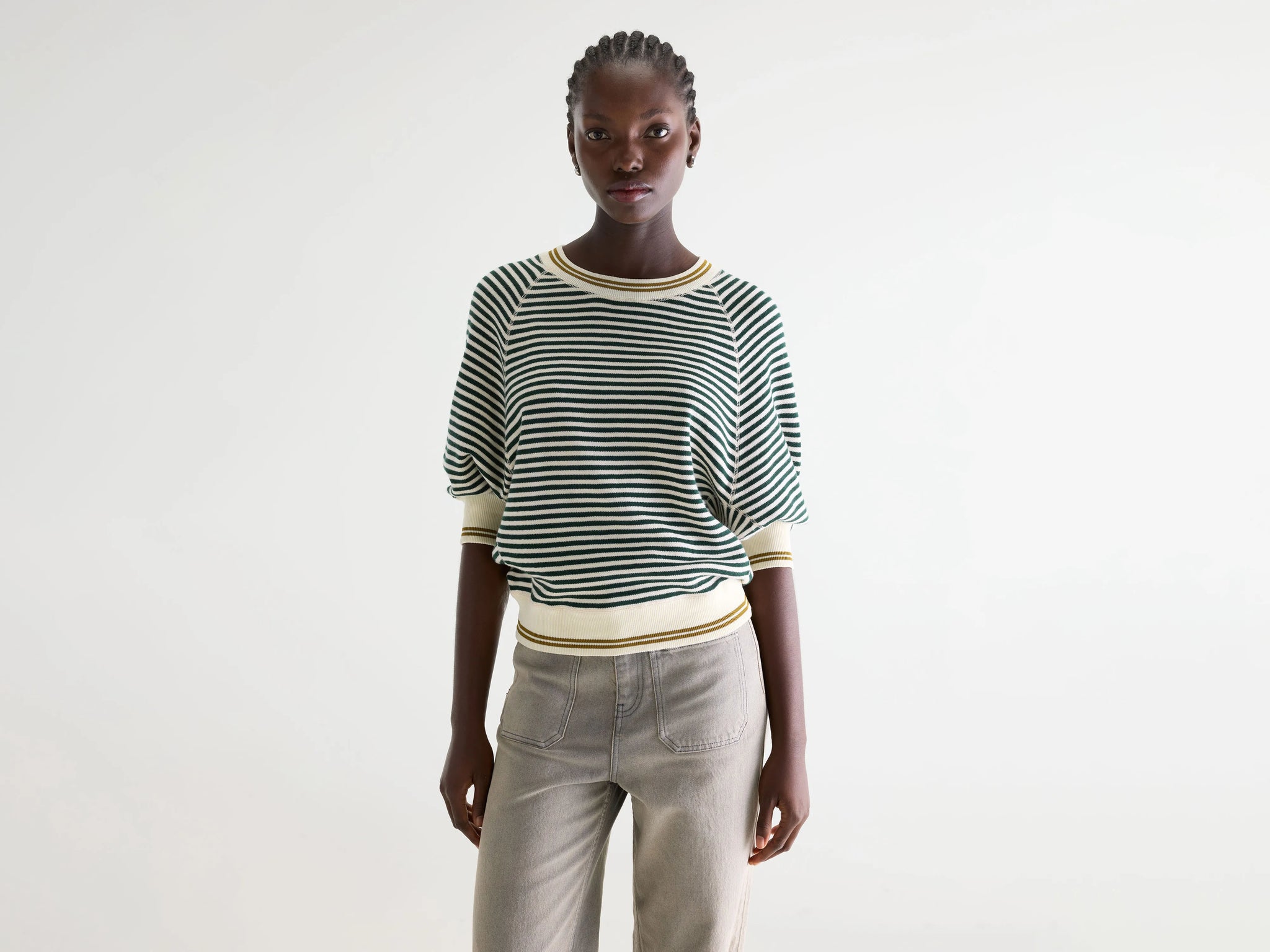 oversized-trui-in-ecru-katoen-met-groene-strepen-bellerose