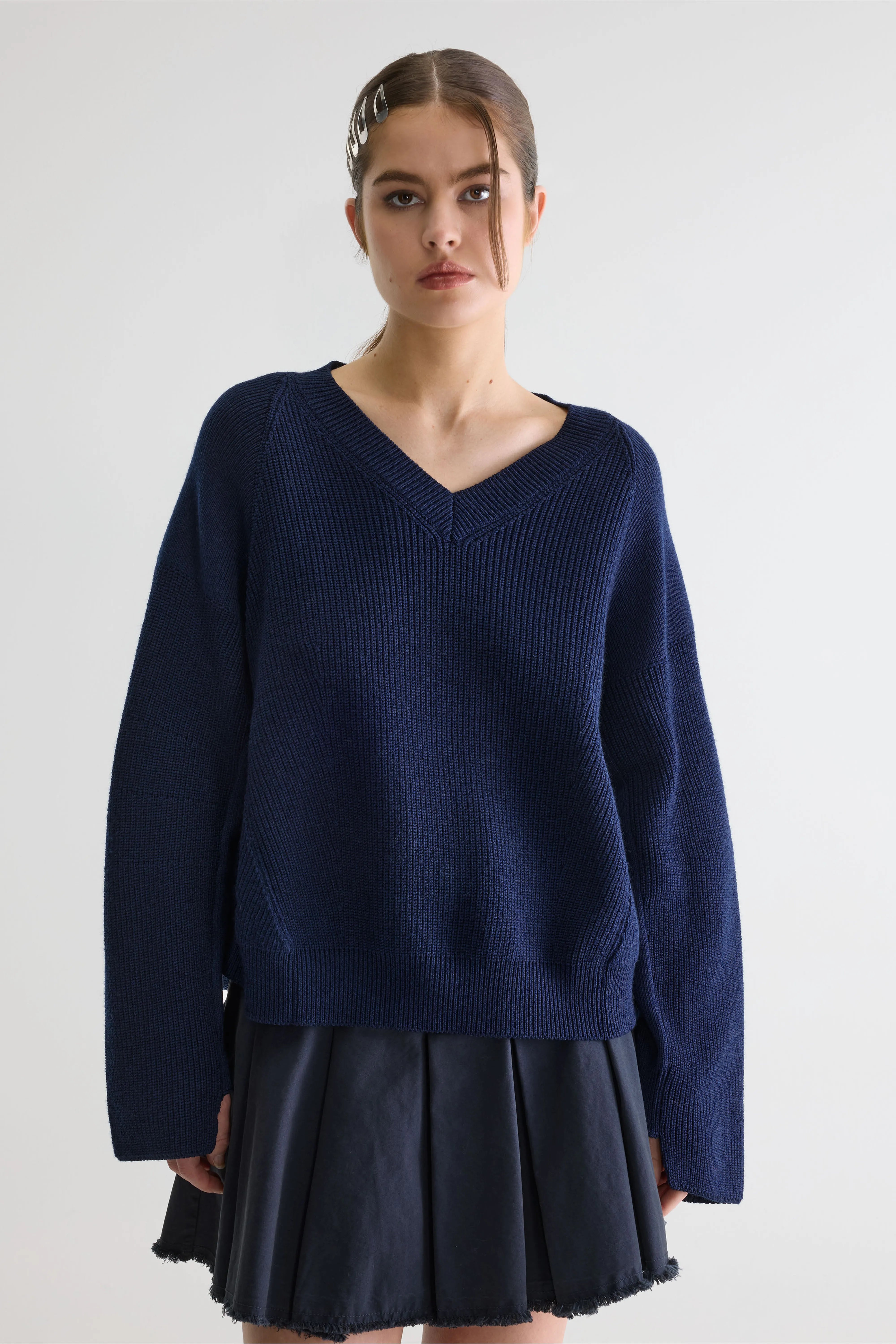 Aoth cropped trui met v-hals (261 / W / NAVY)
