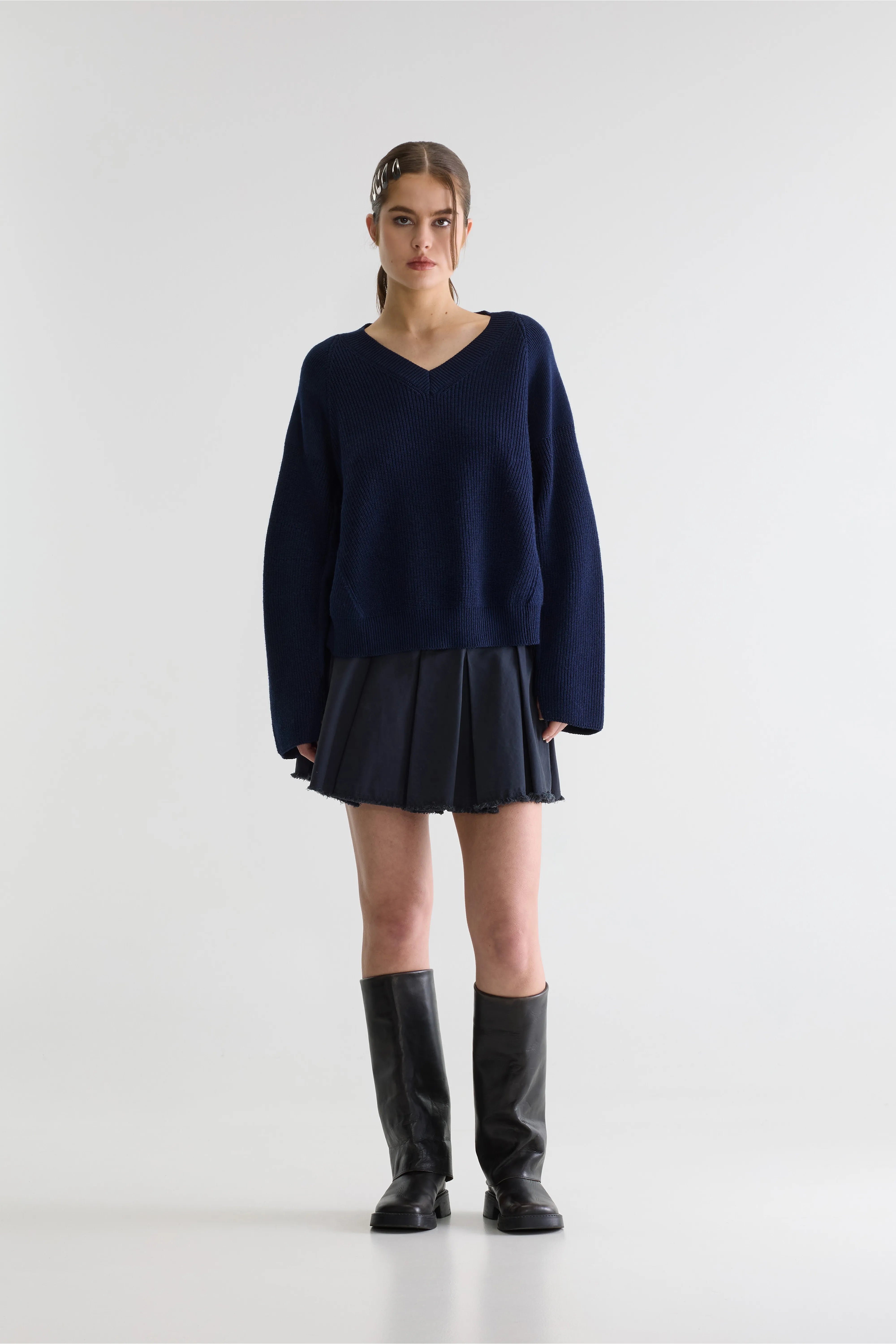 Aoth cropped trui met v-hals (261 / W / NAVY)