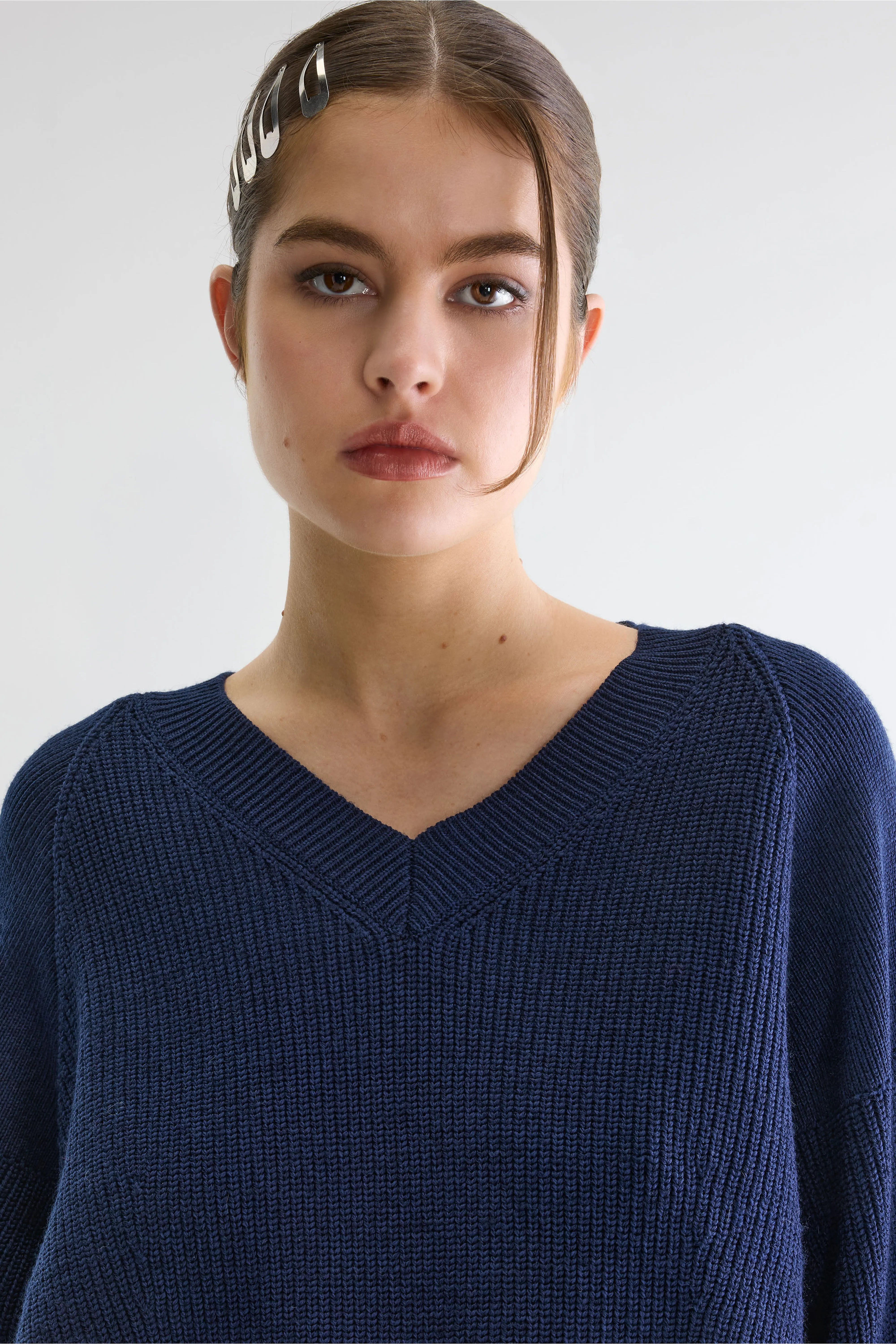 Aoth cropped trui met v-hals (261 / W / NAVY)