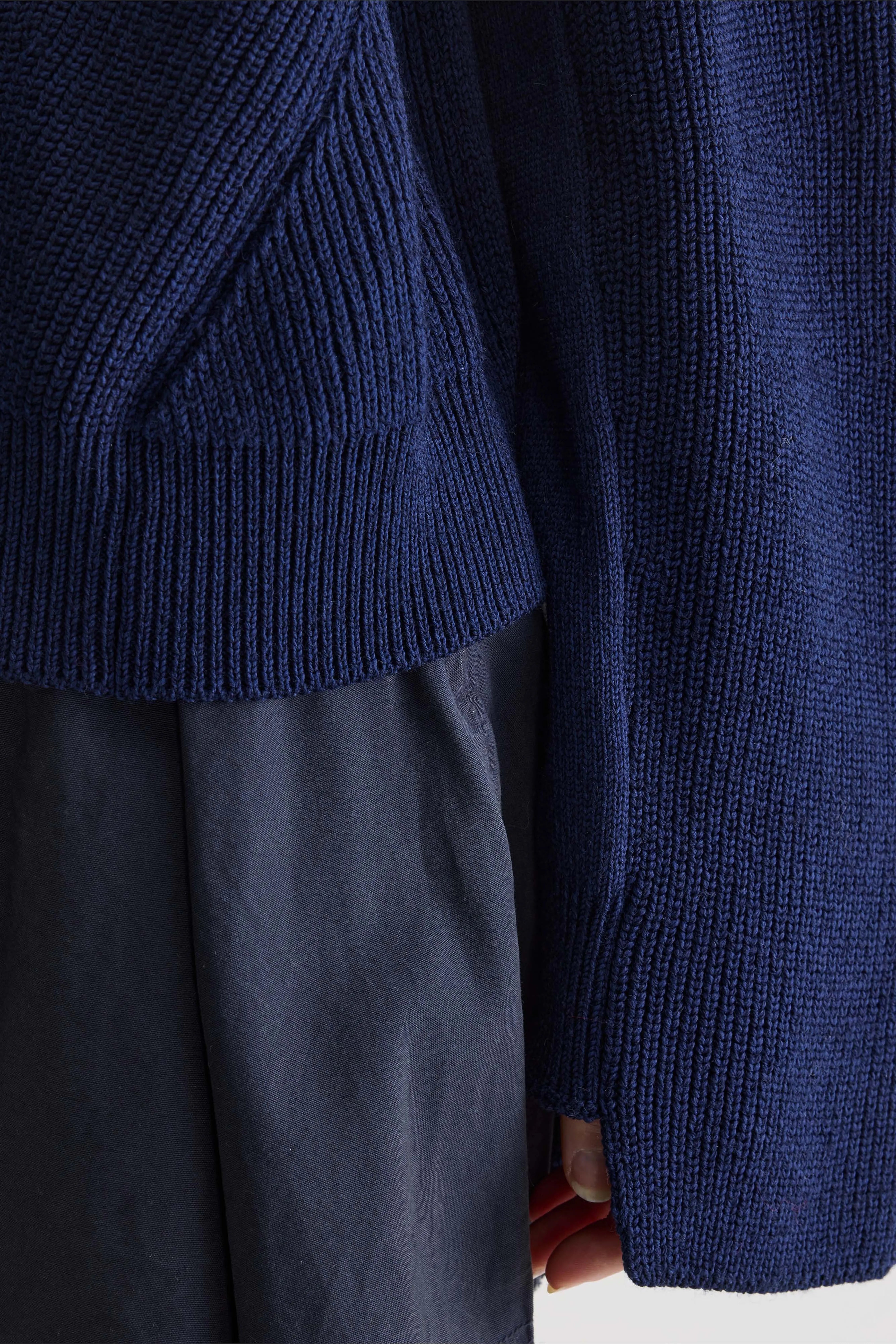 Aoth cropped trui met v-hals (261 / W / NAVY)