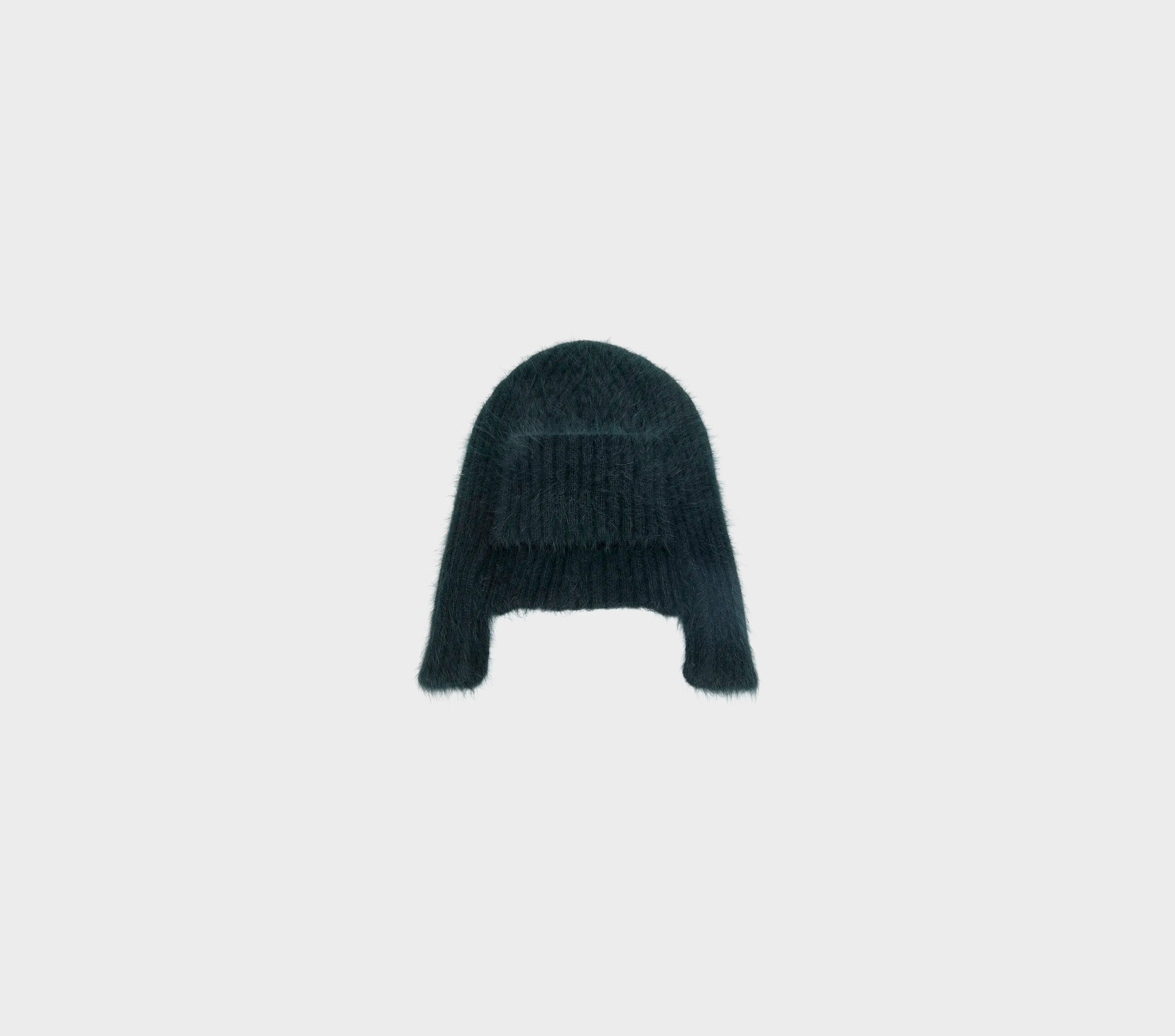 Datcha helmet-style beanie (262 / W / JET SET)
