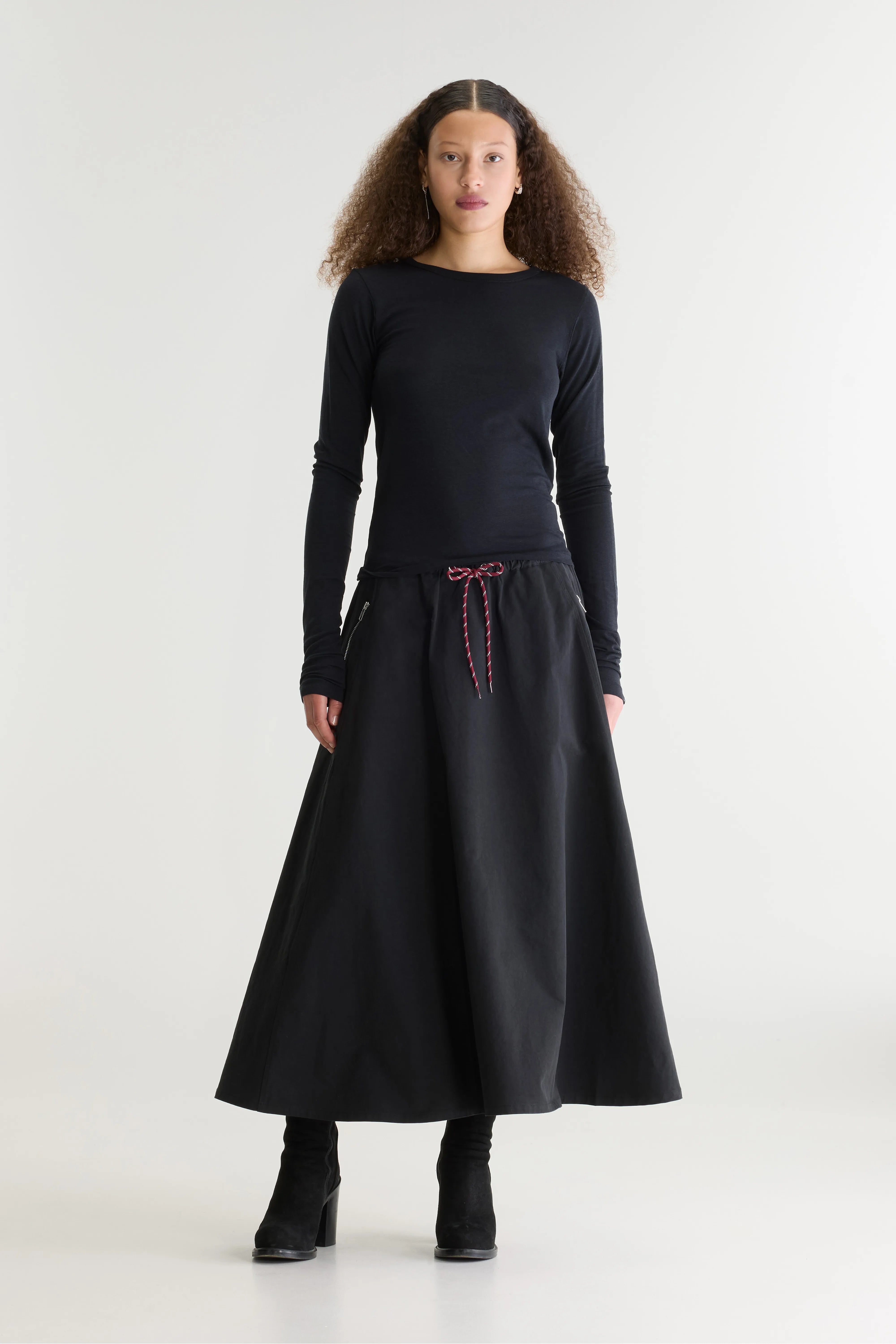 Harlin relaxte midirok (262 / W / BLACK)