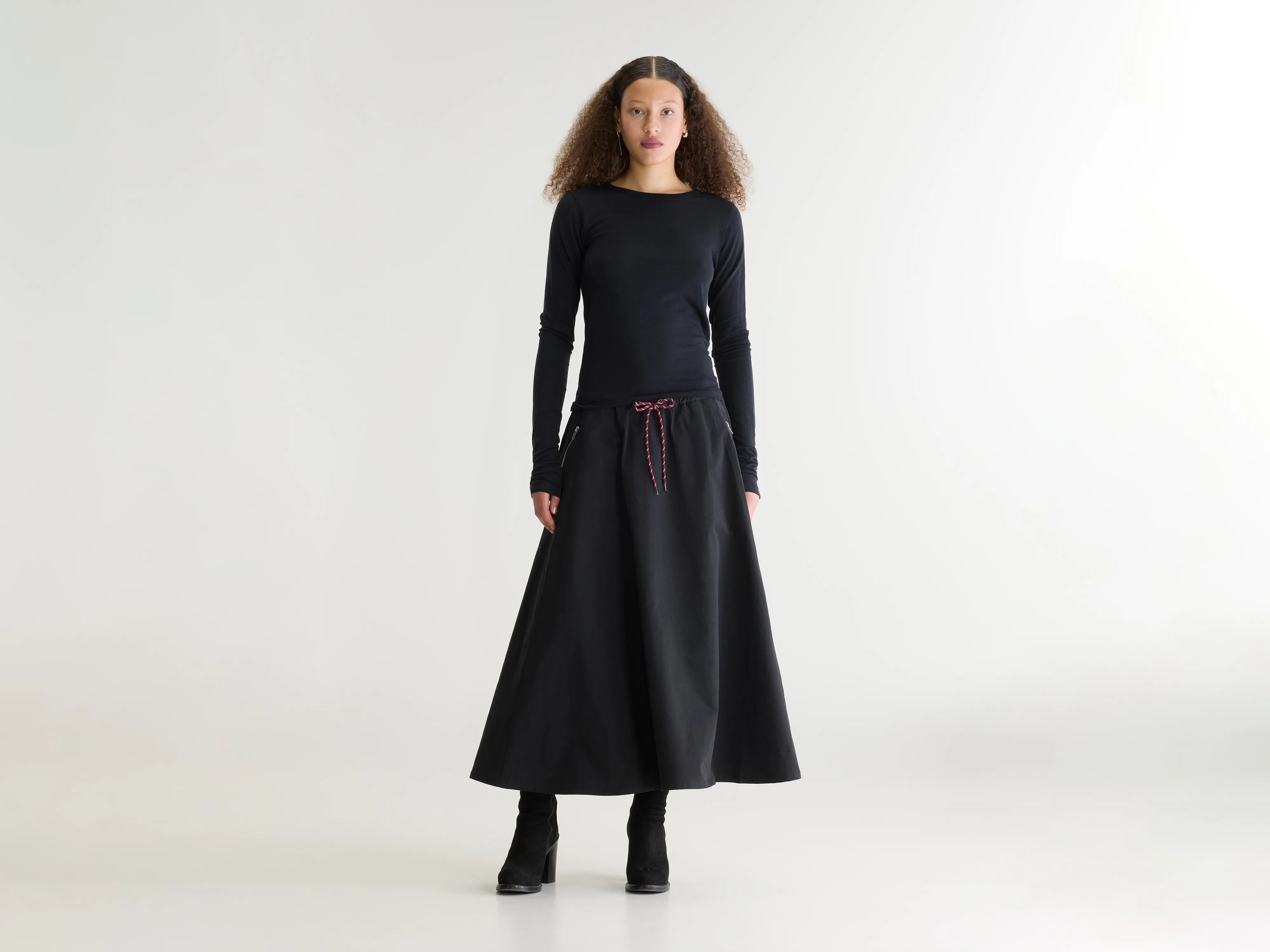 Harlin relaxte midirok (262 / W / BLACK)